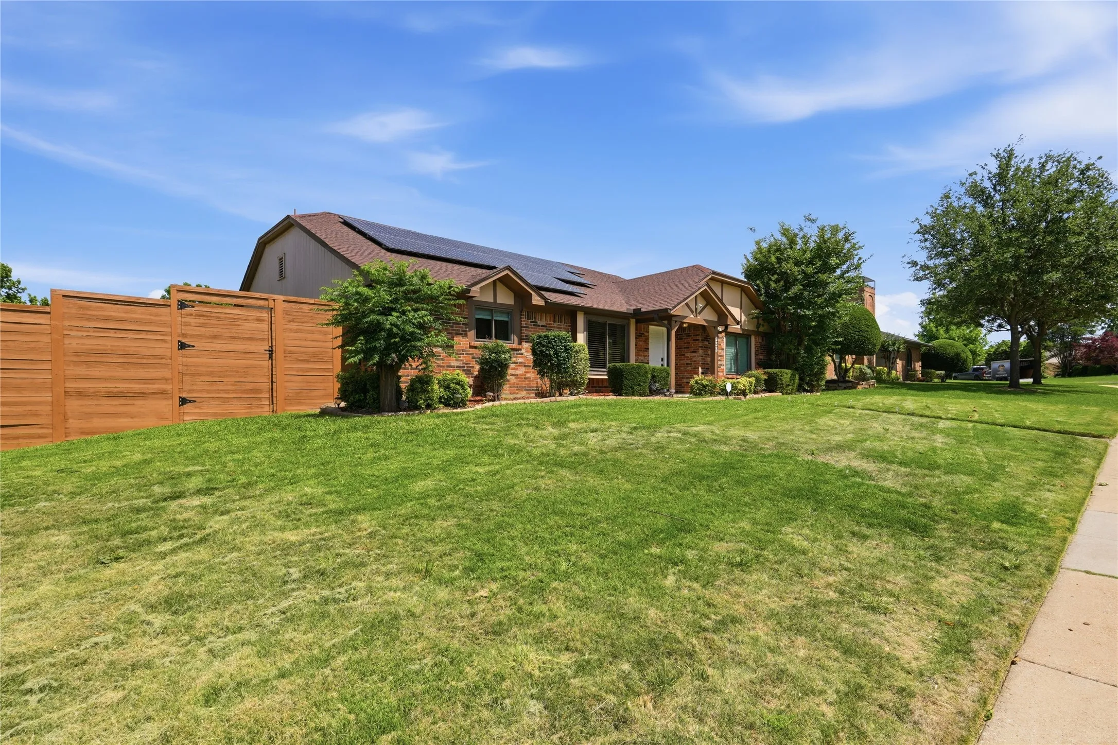 Single Family Residence For Sale in Collin County , 933 Purcell Drive, Plano, Texas 75025, 3 Bedroom, 2 Bathroom, 2 Garage spaces, 2,024 Sqft, built in 1984, mls#21269406, Real Estate Agent in Plano, Homes For Sale in Collin county, Homes For Sale in Plano, Realtor in Plano Texas, Real Estate Brokerage Independent Realty Texas, Luminita Cordes Realtor
