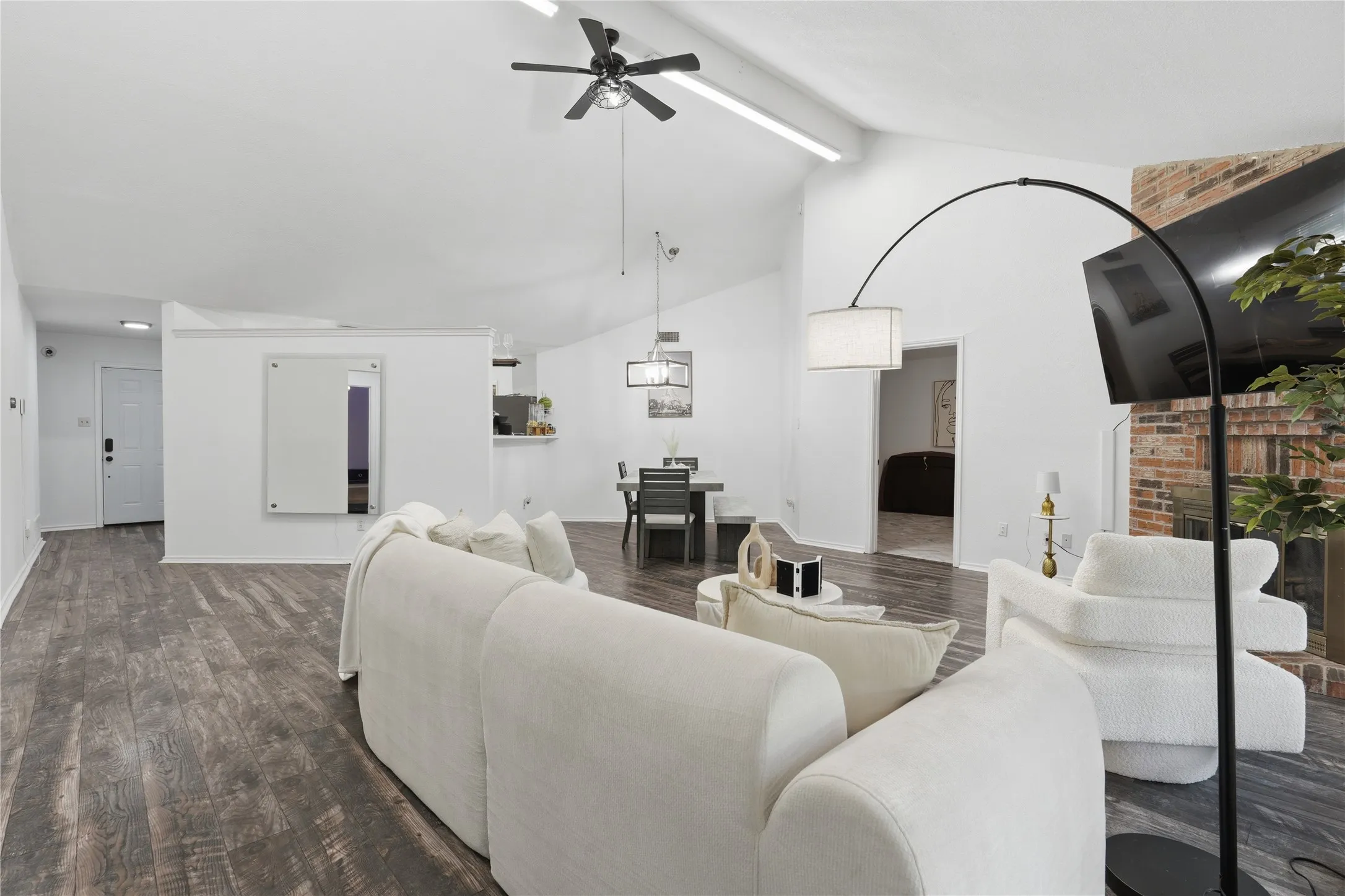 Single Family Residence For Sale in Collin County , 933 Purcell Drive, Plano, Texas 75025, 3 Bedroom, 2 Bathroom, 2 Garage spaces, 2,024 Sqft, built in 1984, mls#21269406, Real Estate Agent in Plano, Homes For Sale in Collin county, Homes For Sale in Plano, Realtor in Plano Texas, Real Estate Brokerage Independent Realty Texas, Luminita Cordes Realtor
