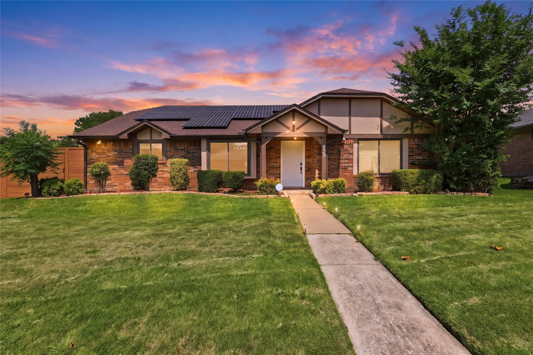 Single Family Residence For Sale in Collin County , 933 Purcell Drive, Plano, Texas 75025, 3 Bedroom, 2 Bathroom, 2 Garage spaces, 2,024 Sqft, built in 1984, mls#21269406, Real Estate Agent in Plano, Homes For Sale in Collin county, Homes For Sale in Plano, Realtor in Plano Texas, Real Estate Brokerage Independent Realty Texas, Luminita Cordes Realtor