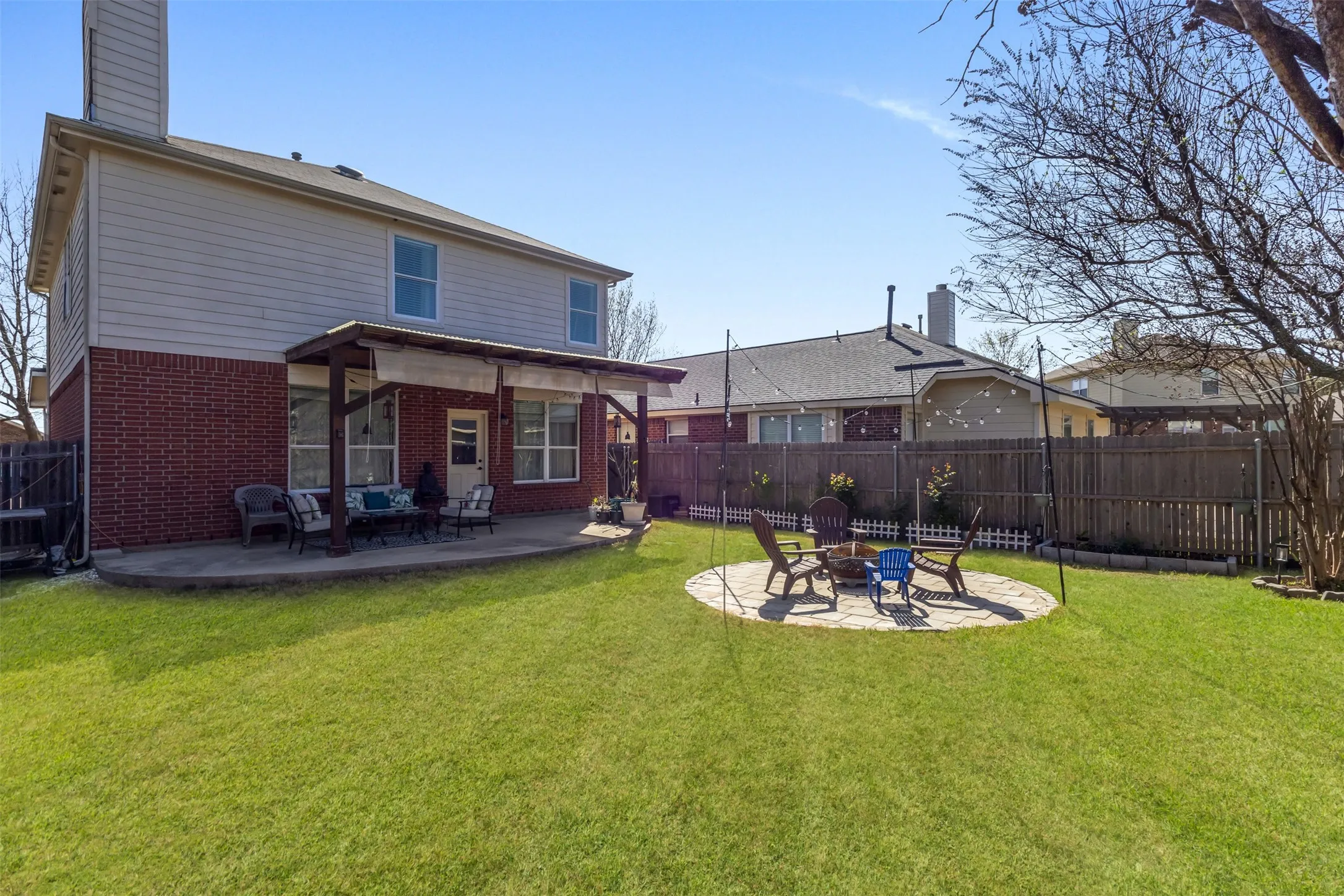 Single Family Residence For Rent in Tarrant County , 11833 Porcupine Drive, Fort Worth, Texas 76244, 3 Bedrooms, 3 Bathrooms, 2 Garage spaces, 1,852 Sqft, built in 2003, Price $2,600, mls#21269421, Real Estate Agent in Fort Worth, Homes For Rent in Tarrant county, Homes For Rent in Fort Worth, Realtor in Fort Worth Texas, Real Estate Brokerage Independent Realty Texas, Luminita Cordes Realtor