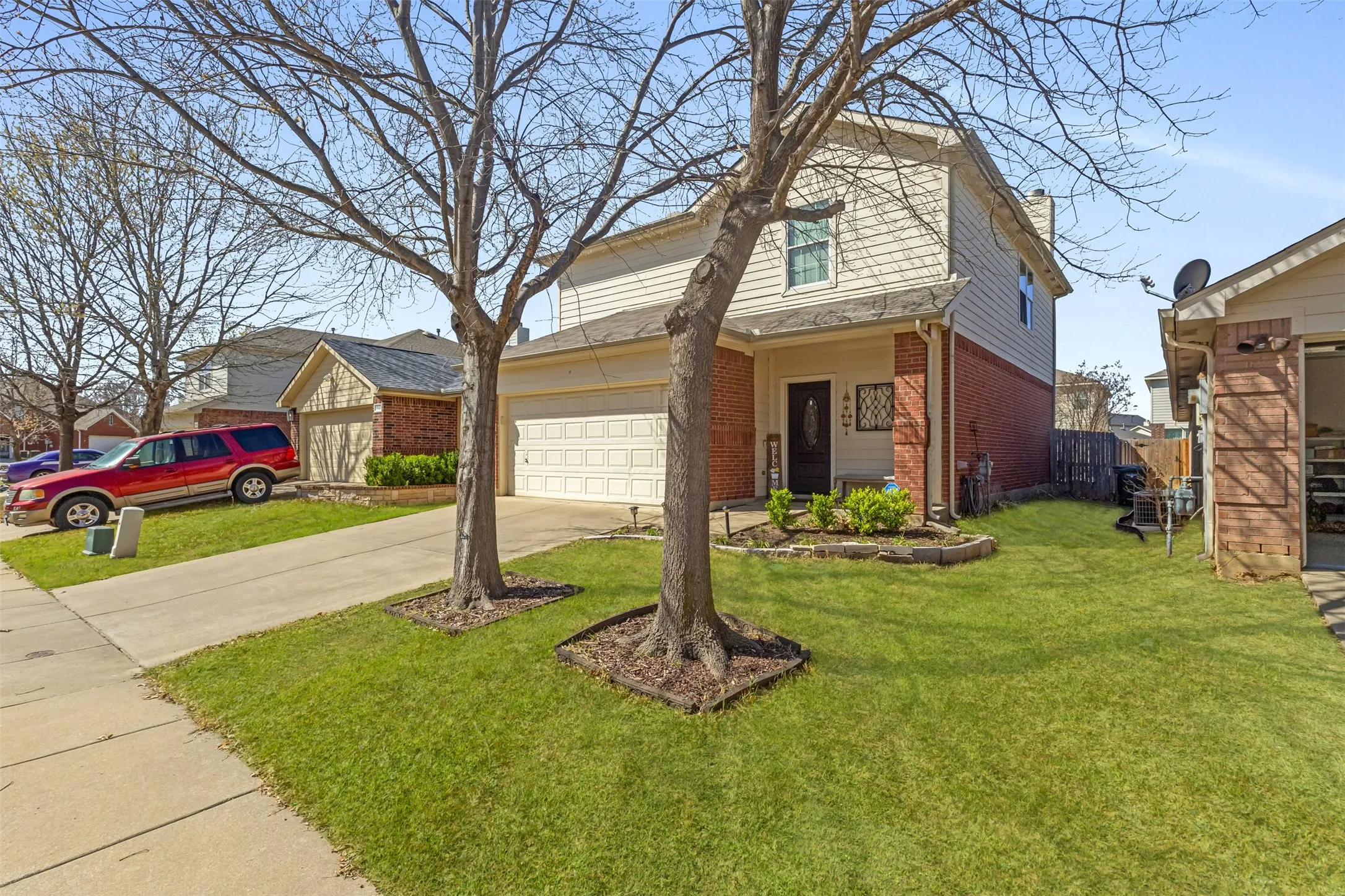 Single Family Residence For Rent in Tarrant County , 11833 Porcupine Drive, Fort Worth, Texas 76244, 3 Bedrooms, 3 Bathrooms, 2 Garage spaces, 1,852 Sqft, built in 2003, Price $2,600, mls#21269421, Real Estate Agent in Fort Worth, Homes For Rent in Tarrant county, Homes For Rent in Fort Worth, Realtor in Fort Worth Texas, Real Estate Brokerage Independent Realty Texas, Luminita Cordes Realtor