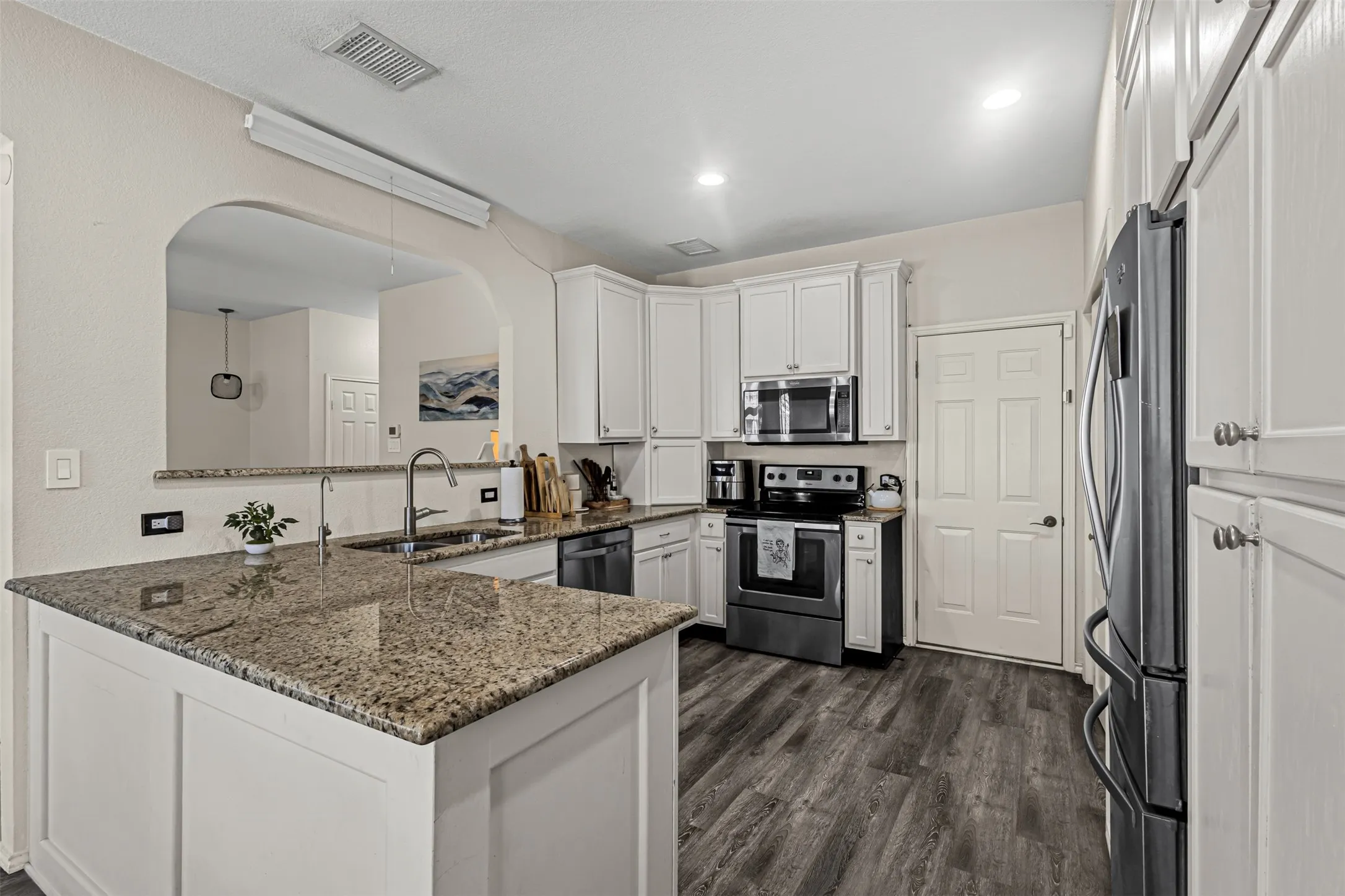 Single Family Residence For Rent in Tarrant County , 11833 Porcupine Drive, Fort Worth, Texas 76244, 3 Bedrooms, 3 Bathrooms, 2 Garage spaces, 1,852 Sqft, built in 2003, Price $2,600, mls#21269421, Real Estate Agent in Fort Worth, Homes For Rent in Tarrant county, Homes For Rent in Fort Worth, Realtor in Fort Worth Texas, Real Estate Brokerage Independent Realty Texas, Luminita Cordes Realtor