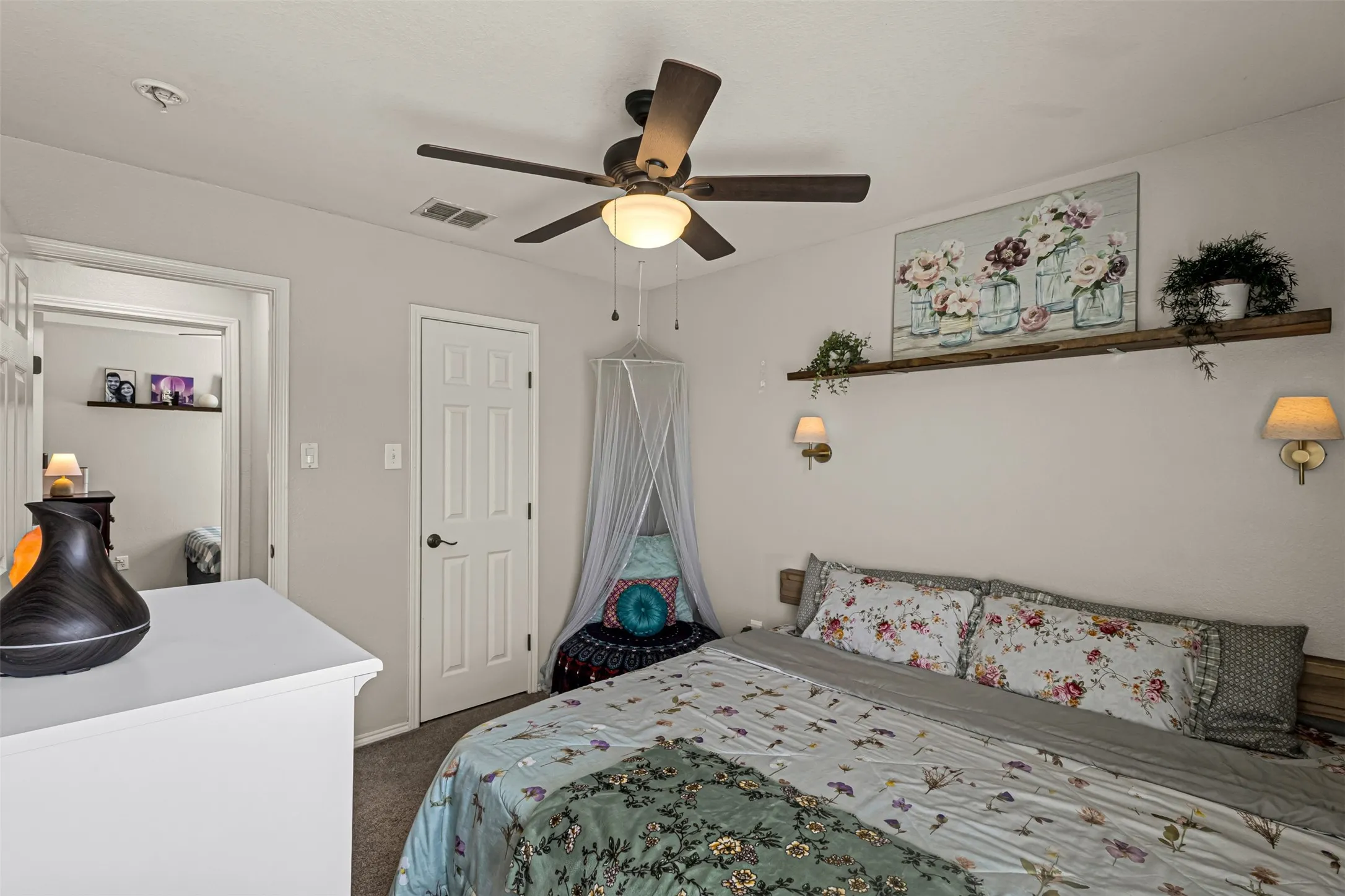 Single Family Residence For Rent in Tarrant County , 11833 Porcupine Drive, Fort Worth, Texas 76244, 3 Bedrooms, 3 Bathrooms, 2 Garage spaces, 1,852 Sqft, built in 2003, Price $2,600, mls#21269421, Real Estate Agent in Fort Worth, Homes For Rent in Tarrant county, Homes For Rent in Fort Worth, Realtor in Fort Worth Texas, Real Estate Brokerage Independent Realty Texas, Luminita Cordes Realtor