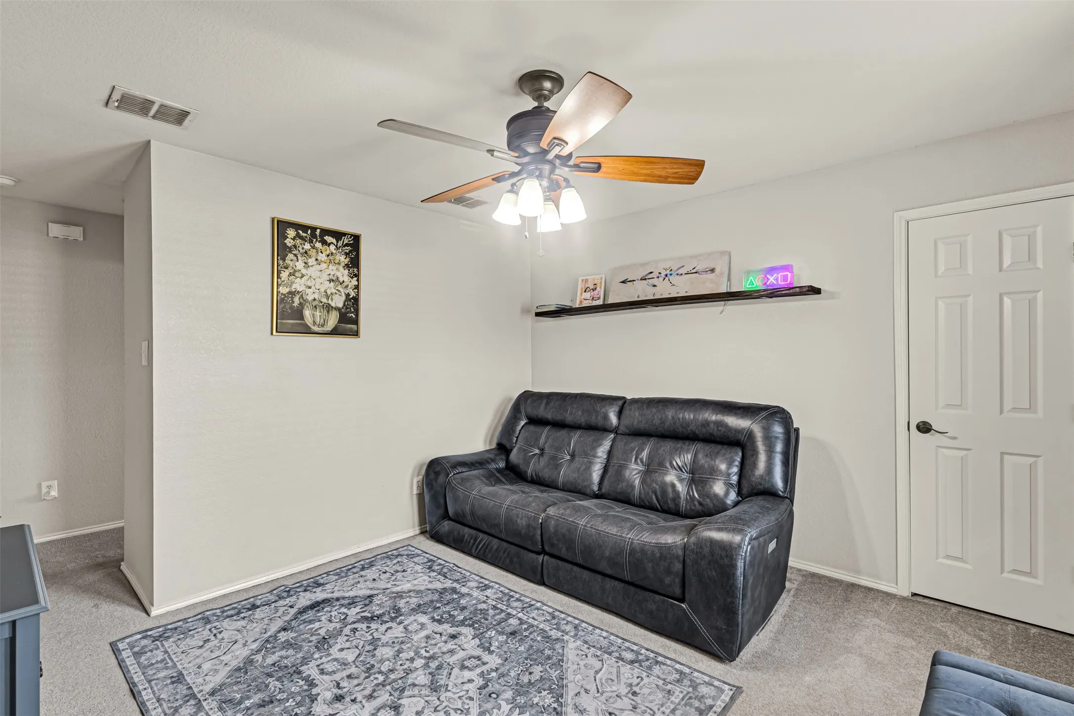 Single Family Residence For Rent in Tarrant County , 11833 Porcupine Drive, Fort Worth, Texas 76244, 3 Bedrooms, 3 Bathrooms, 2 Garage spaces, 1,852 Sqft, built in 2003, Price $2,600, mls#21269421, Real Estate Agent in Fort Worth, Homes For Rent in Tarrant county, Homes For Rent in Fort Worth, Realtor in Fort Worth Texas, Real Estate Brokerage Independent Realty Texas, Luminita Cordes Realtor