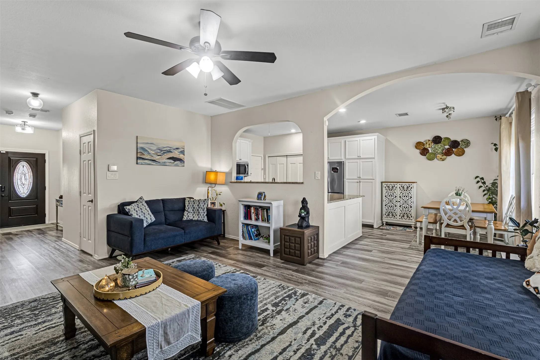 Single Family Residence For Rent in Tarrant County , 11833 Porcupine Drive, Fort Worth, Texas 76244, 3 Bedrooms, 3 Bathrooms, 2 Garage spaces, 1,852 Sqft, built in 2003, Price $2,600, mls#21269421, Real Estate Agent in Fort Worth, Homes For Rent in Tarrant county, Homes For Rent in Fort Worth, Realtor in Fort Worth Texas, Real Estate Brokerage Independent Realty Texas, Luminita Cordes Realtor