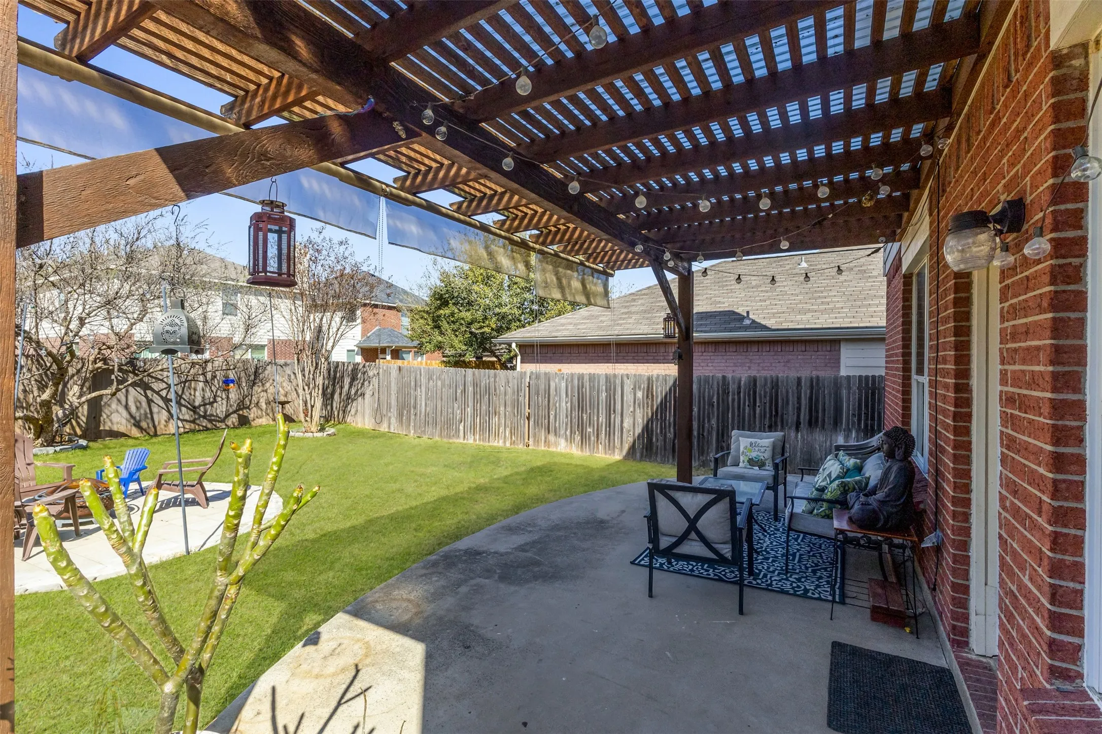 Single Family Residence For Rent in Tarrant County , 11833 Porcupine Drive, Fort Worth, Texas 76244, 3 Bedrooms, 3 Bathrooms, 2 Garage spaces, 1,852 Sqft, built in 2003, Price $2,600, mls#21269421, Real Estate Agent in Fort Worth, Homes For Rent in Tarrant county, Homes For Rent in Fort Worth, Realtor in Fort Worth Texas, Real Estate Brokerage Independent Realty Texas, Luminita Cordes Realtor
