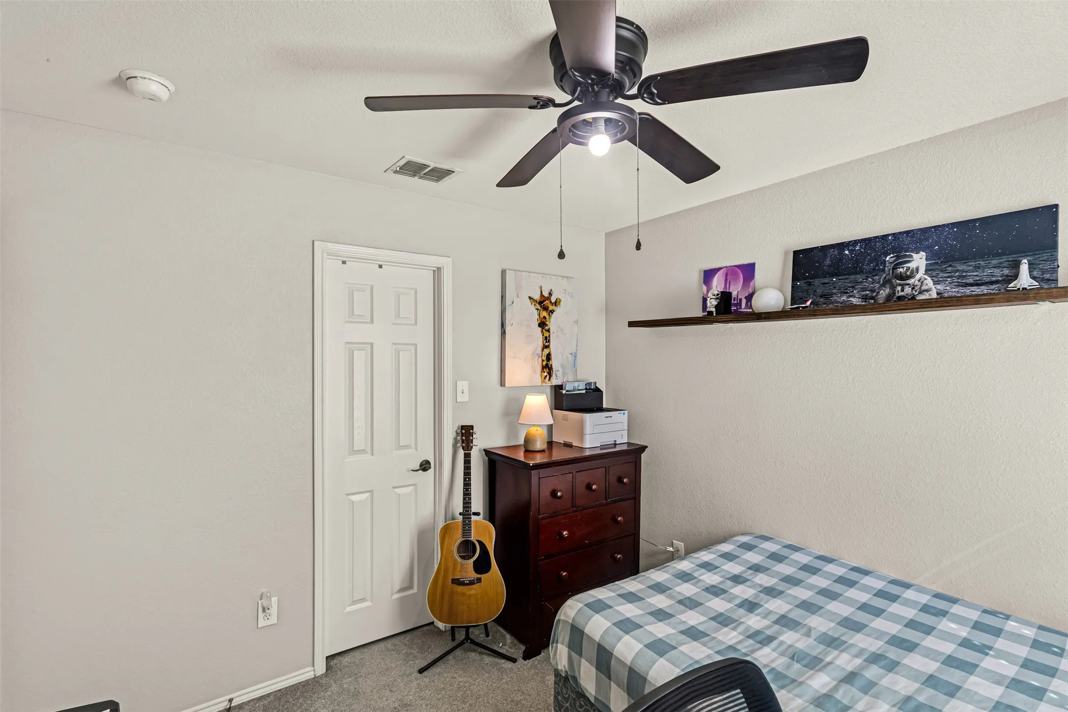 Single Family Residence For Rent in Tarrant County , 11833 Porcupine Drive, Fort Worth, Texas 76244, 3 Bedrooms, 3 Bathrooms, 2 Garage spaces, 1,852 Sqft, built in 2003, Price $2,600, mls#21269421, Real Estate Agent in Fort Worth, Homes For Rent in Tarrant county, Homes For Rent in Fort Worth, Realtor in Fort Worth Texas, Real Estate Brokerage Independent Realty Texas, Luminita Cordes Realtor