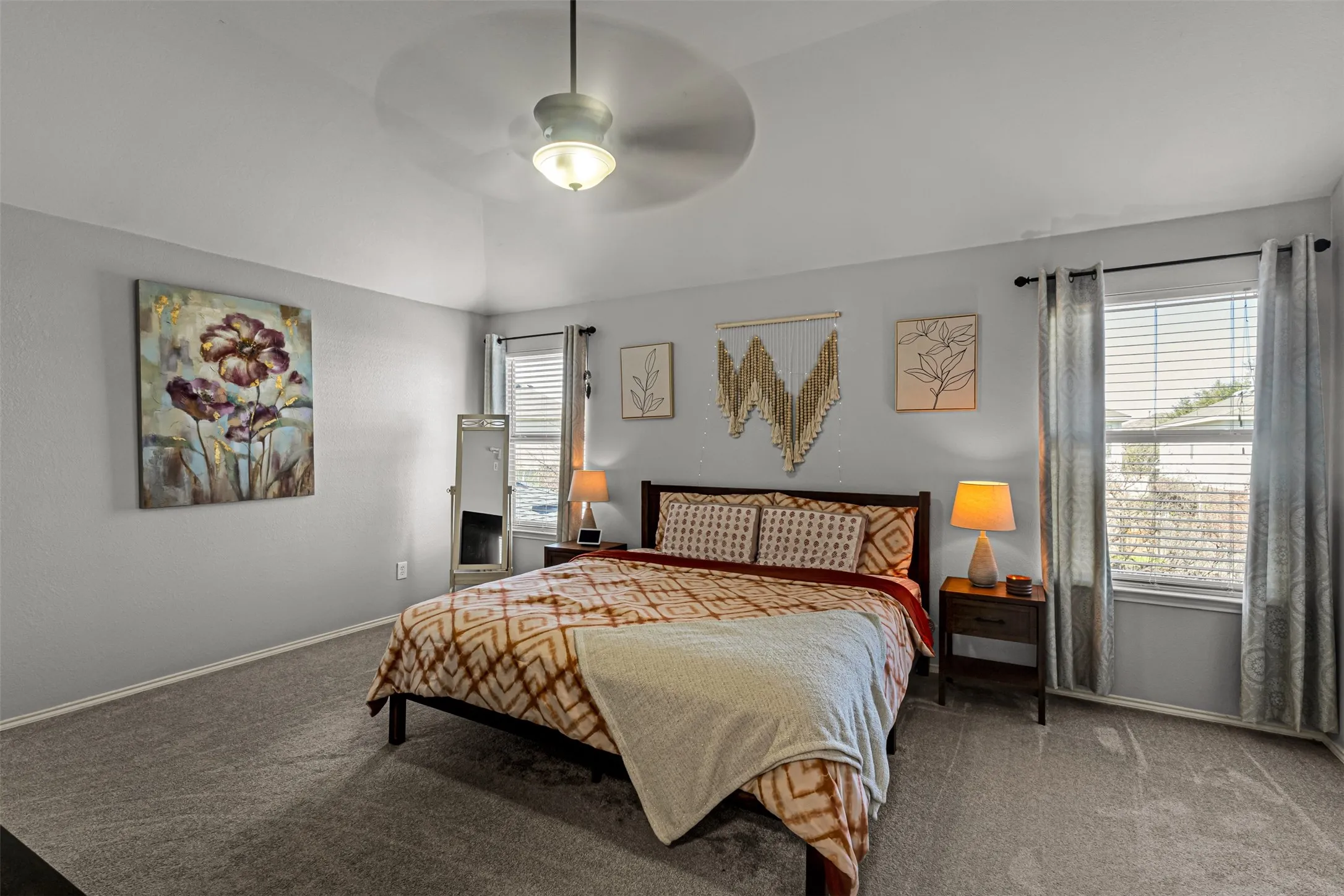 Single Family Residence For Rent in Tarrant County , 11833 Porcupine Drive, Fort Worth, Texas 76244, 3 Bedrooms, 3 Bathrooms, 2 Garage spaces, 1,852 Sqft, built in 2003, Price $2,600, mls#21269421, Real Estate Agent in Fort Worth, Homes For Rent in Tarrant county, Homes For Rent in Fort Worth, Realtor in Fort Worth Texas, Real Estate Brokerage Independent Realty Texas, Luminita Cordes Realtor