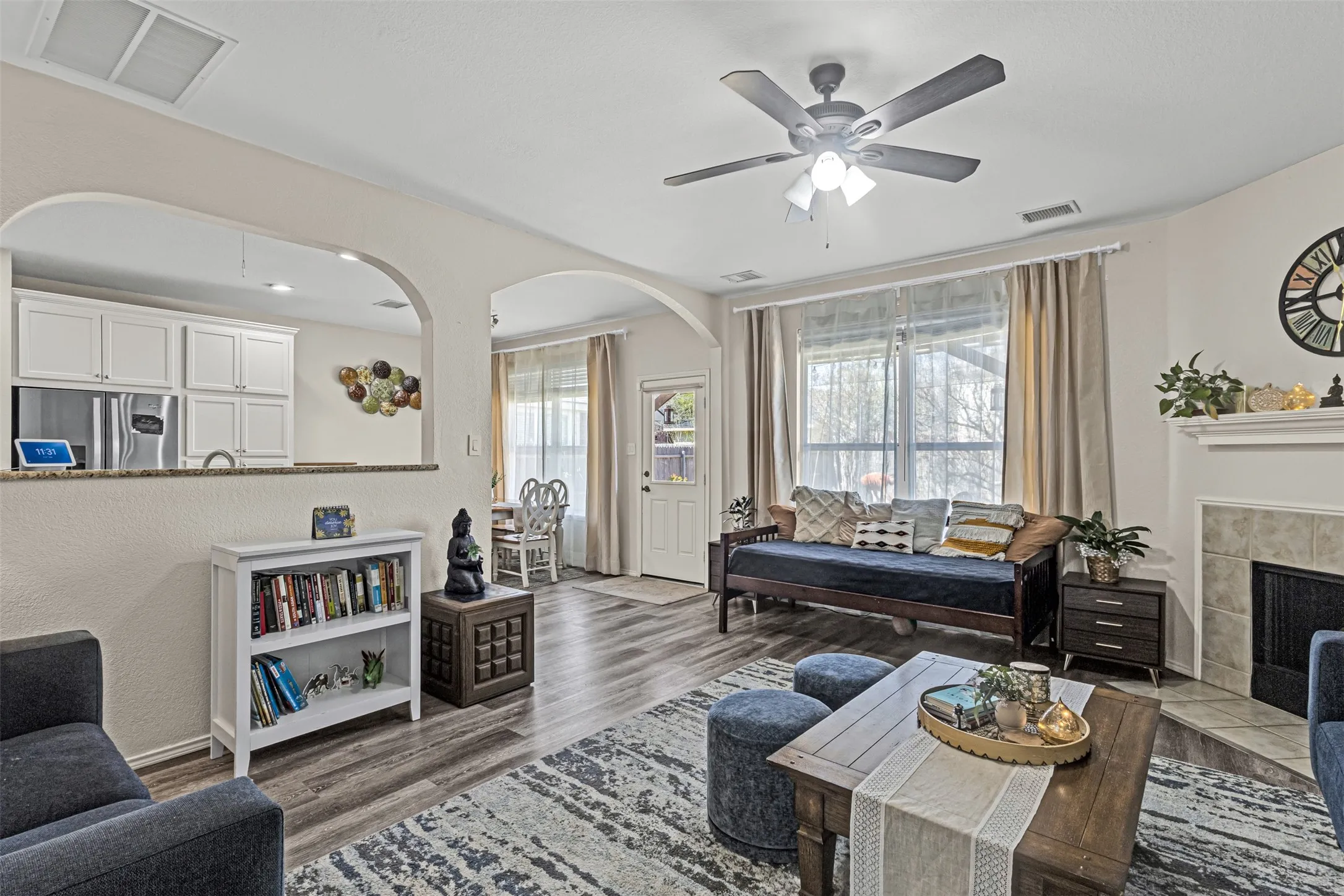 Single Family Residence For Rent in Tarrant County , 11833 Porcupine Drive, Fort Worth, Texas 76244, 3 Bedrooms, 3 Bathrooms, 2 Garage spaces, 1,852 Sqft, built in 2003, Price $2,600, mls#21269421, Real Estate Agent in Fort Worth, Homes For Rent in Tarrant county, Homes For Rent in Fort Worth, Realtor in Fort Worth Texas, Real Estate Brokerage Independent Realty Texas, Luminita Cordes Realtor
