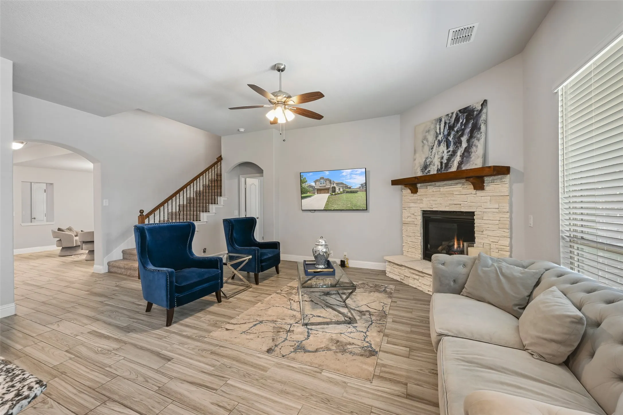 Single Family Residence For Sale in Dallas County , 933 Vista Lane, De Soto, Texas 75115, 5 Bedroom, 3 Bathroom, 2 Garage spaces, 3,229 Sqft, built in 2020, mls#21269445, Real Estate Agent in De Soto, Homes For Sale in Dallas county, Homes For Sale in De Soto, Realtor in De Soto Texas, Real Estate Brokerage Independent Realty Texas, Luminita Cordes Realtor