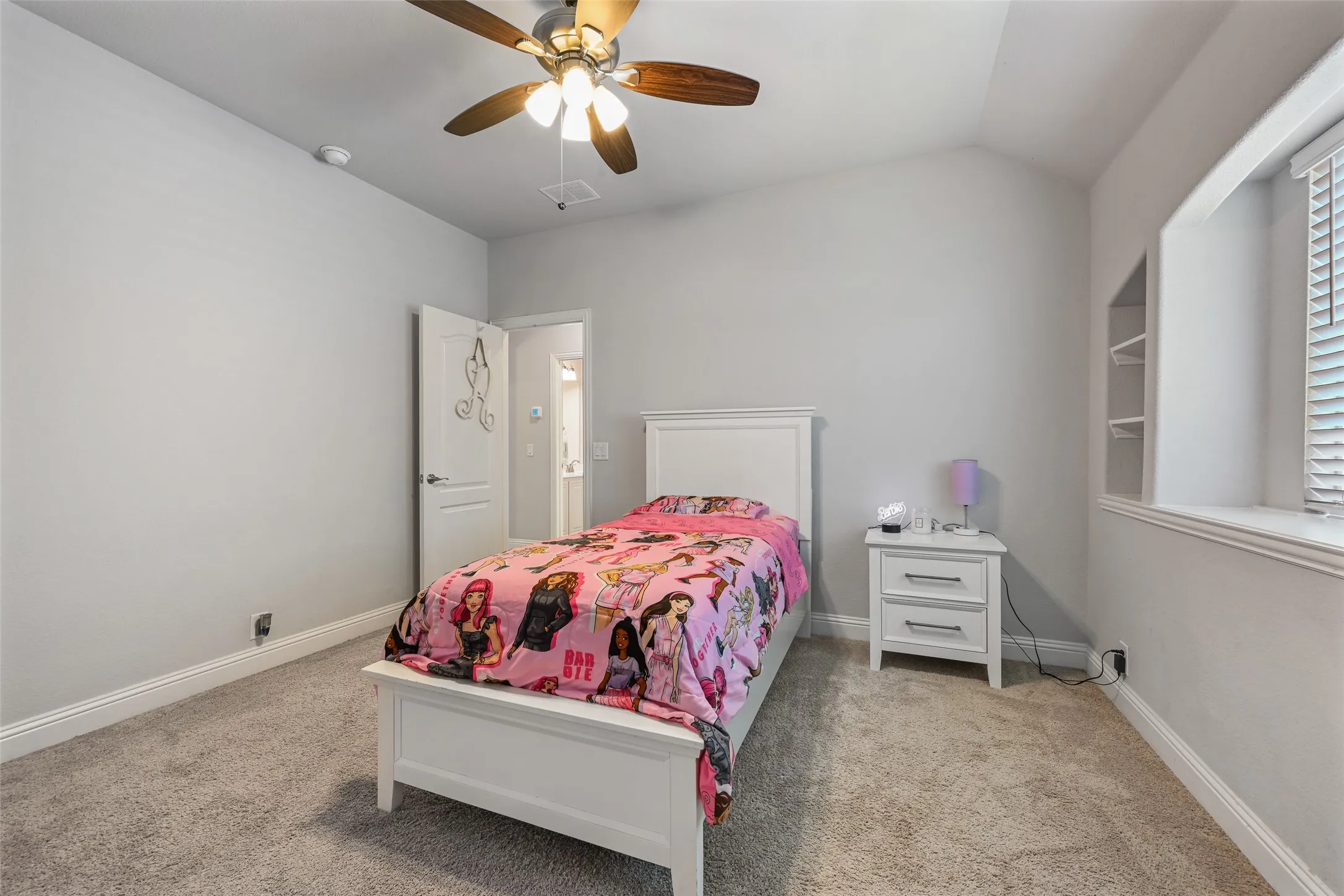 Single Family Residence For Sale in Dallas County , 933 Vista Lane, De Soto, Texas 75115, 5 Bedroom, 3 Bathroom, 2 Garage spaces, 3,229 Sqft, built in 2020, mls#21269445, Real Estate Agent in De Soto, Homes For Sale in Dallas county, Homes For Sale in De Soto, Realtor in De Soto Texas, Real Estate Brokerage Independent Realty Texas, Luminita Cordes Realtor