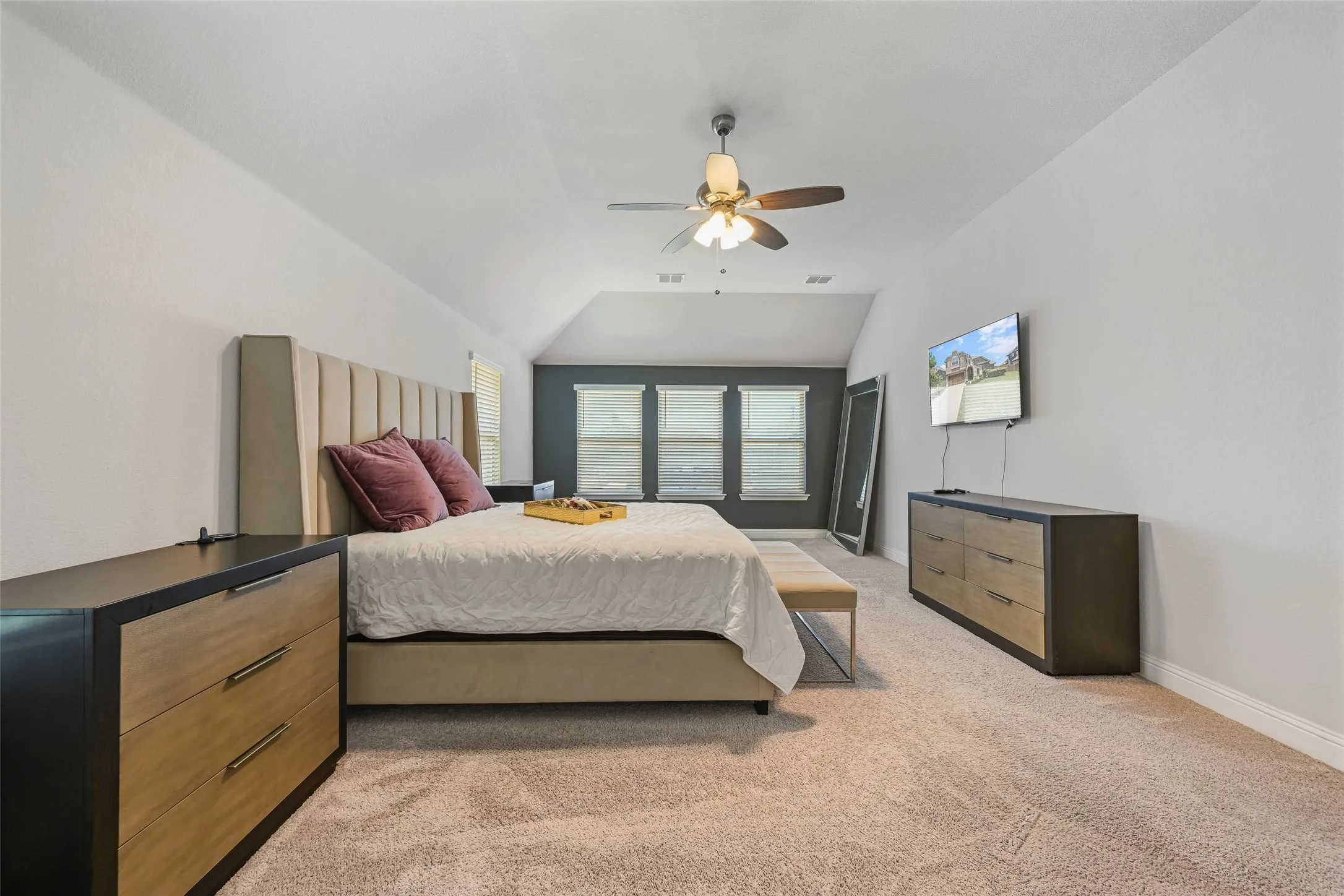 Single Family Residence For Sale in Dallas County , 933 Vista Lane, De Soto, Texas 75115, 5 Bedroom, 3 Bathroom, 2 Garage spaces, 3,229 Sqft, built in 2020, mls#21269445, Real Estate Agent in De Soto, Homes For Sale in Dallas county, Homes For Sale in De Soto, Realtor in De Soto Texas, Real Estate Brokerage Independent Realty Texas, Luminita Cordes Realtor