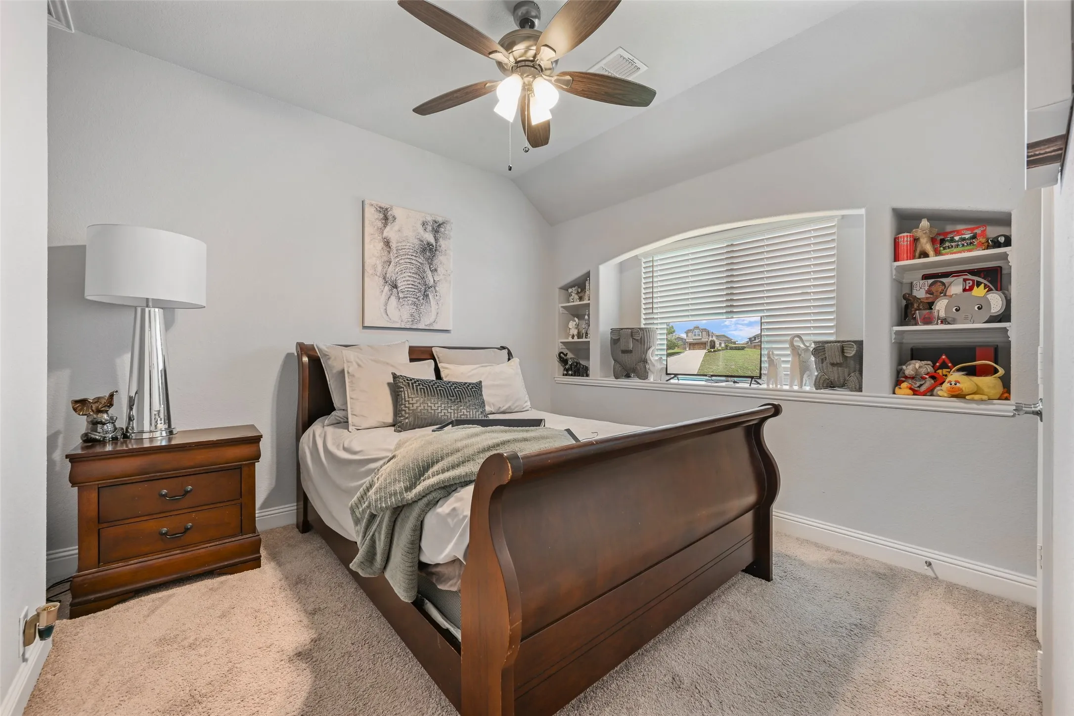 Single Family Residence For Sale in Dallas County , 933 Vista Lane, De Soto, Texas 75115, 5 Bedroom, 3 Bathroom, 2 Garage spaces, 3,229 Sqft, built in 2020, mls#21269445, Real Estate Agent in De Soto, Homes For Sale in Dallas county, Homes For Sale in De Soto, Realtor in De Soto Texas, Real Estate Brokerage Independent Realty Texas, Luminita Cordes Realtor