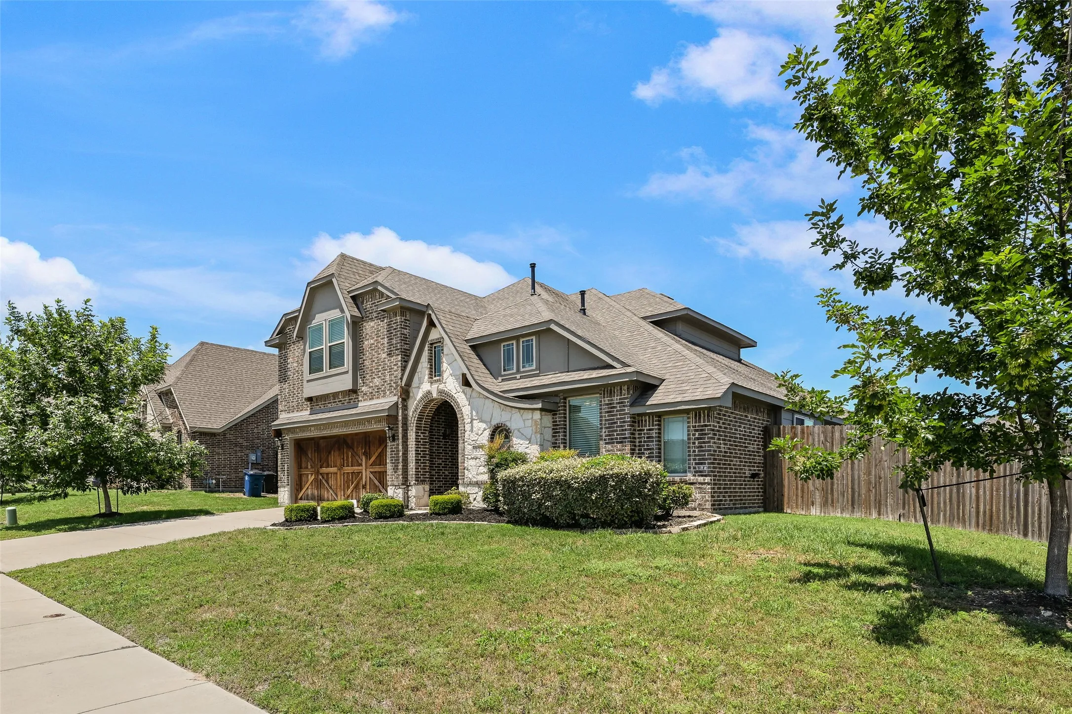 Single Family Residence For Sale in Dallas County , 933 Vista Lane, De Soto, Texas 75115, 5 Bedroom, 3 Bathroom, 2 Garage spaces, 3,229 Sqft, built in 2020, mls#21269445, Real Estate Agent in De Soto, Homes For Sale in Dallas county, Homes For Sale in De Soto, Realtor in De Soto Texas, Real Estate Brokerage Independent Realty Texas, Luminita Cordes Realtor