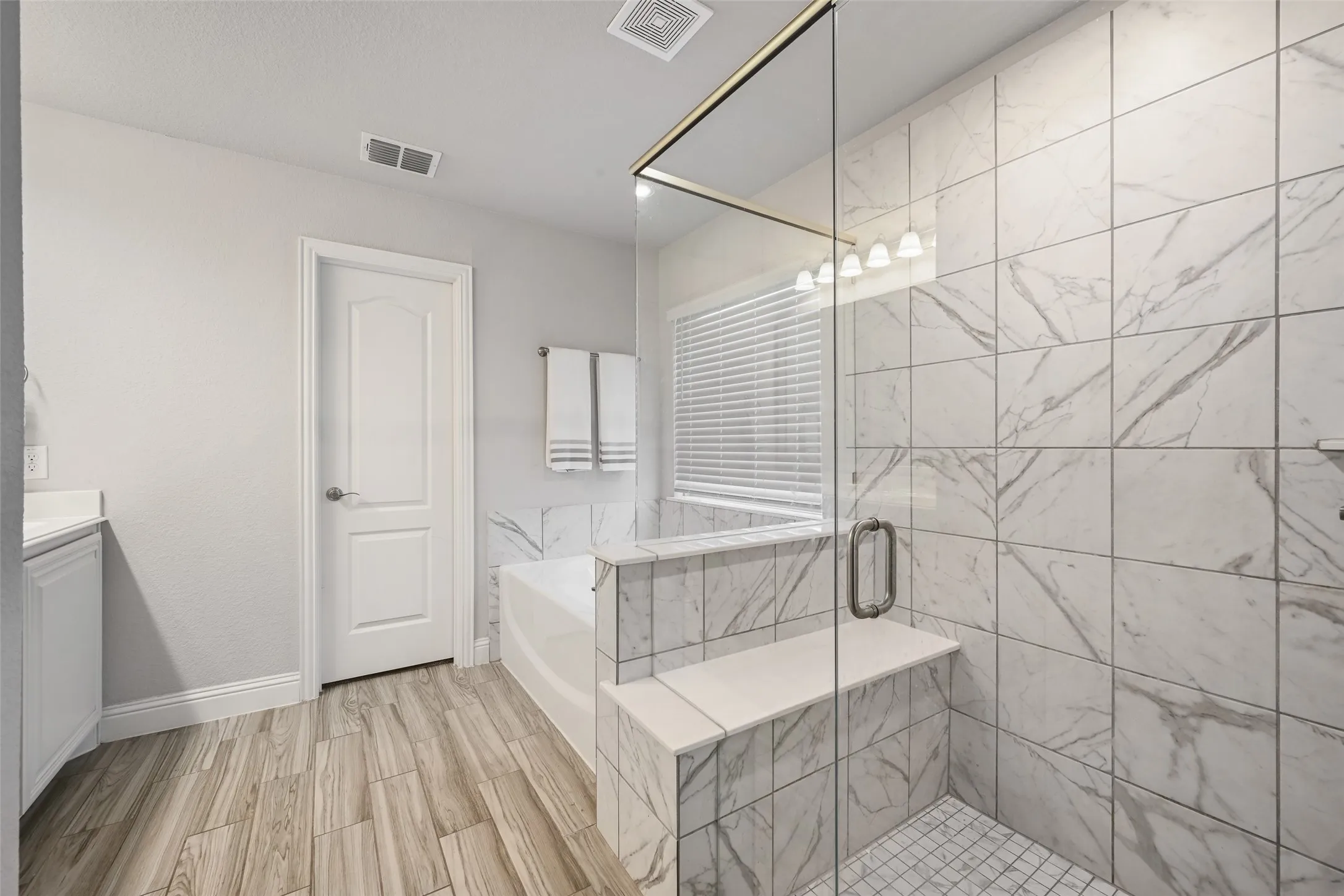 Single Family Residence For Sale in Dallas County , 933 Vista Lane, De Soto, Texas 75115, 5 Bedroom, 3 Bathroom, 2 Garage spaces, 3,229 Sqft, built in 2020, mls#21269445, Real Estate Agent in De Soto, Homes For Sale in Dallas county, Homes For Sale in De Soto, Realtor in De Soto Texas, Real Estate Brokerage Independent Realty Texas, Luminita Cordes Realtor