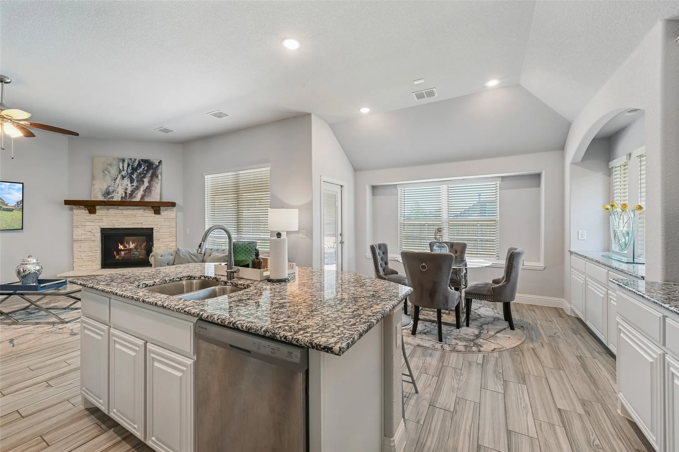 Single Family Residence For Sale in Dallas County , 933 Vista Lane, De Soto, Texas 75115, 5 Bedroom, 3 Bathroom, 2 Garage spaces, 3,229 Sqft, built in 2020, mls#21269445, Real Estate Agent in De Soto, Homes For Sale in Dallas county, Homes For Sale in De Soto, Realtor in De Soto Texas, Real Estate Brokerage Independent Realty Texas, Luminita Cordes Realtor