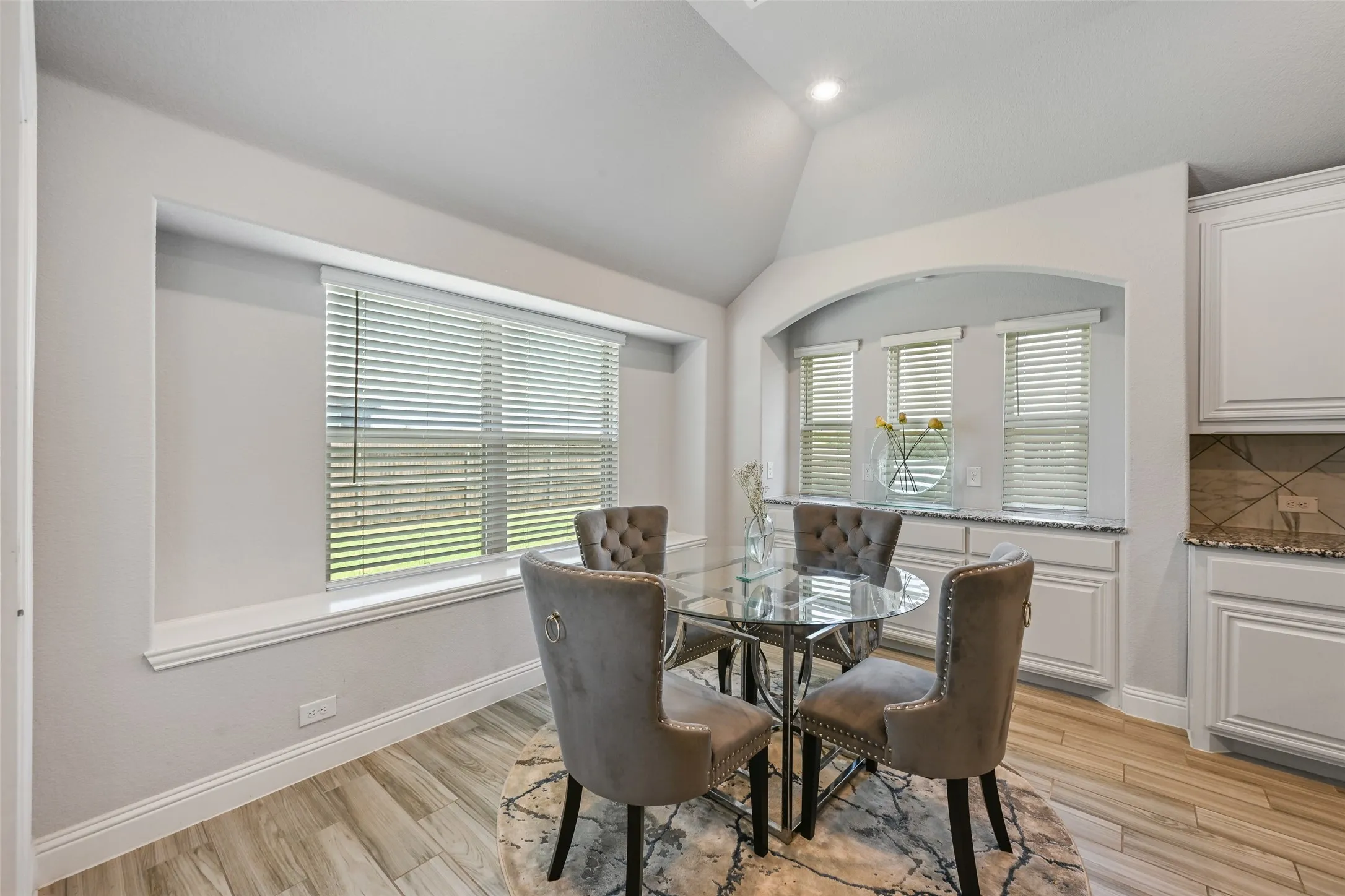 Single Family Residence For Sale in Dallas County , 933 Vista Lane, De Soto, Texas 75115, 5 Bedroom, 3 Bathroom, 2 Garage spaces, 3,229 Sqft, built in 2020, mls#21269445, Real Estate Agent in De Soto, Homes For Sale in Dallas county, Homes For Sale in De Soto, Realtor in De Soto Texas, Real Estate Brokerage Independent Realty Texas, Luminita Cordes Realtor