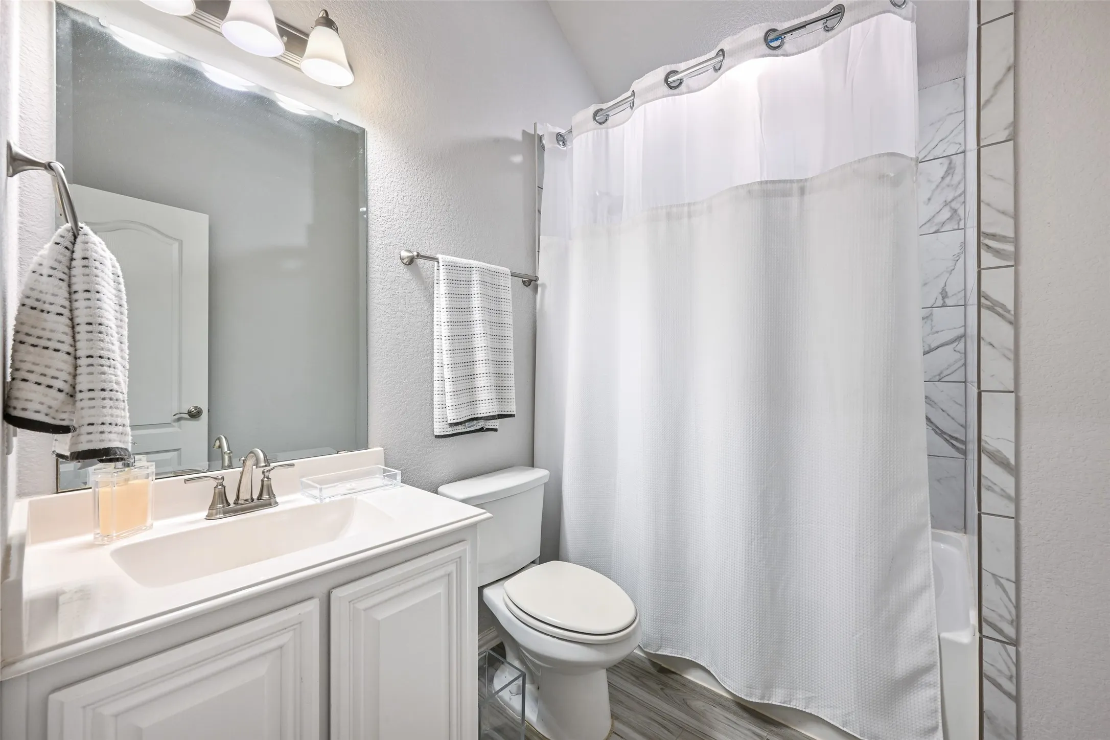 Single Family Residence For Sale in Dallas County , 933 Vista Lane, De Soto, Texas 75115, 5 Bedroom, 3 Bathroom, 2 Garage spaces, 3,229 Sqft, built in 2020, mls#21269445, Real Estate Agent in De Soto, Homes For Sale in Dallas county, Homes For Sale in De Soto, Realtor in De Soto Texas, Real Estate Brokerage Independent Realty Texas, Luminita Cordes Realtor