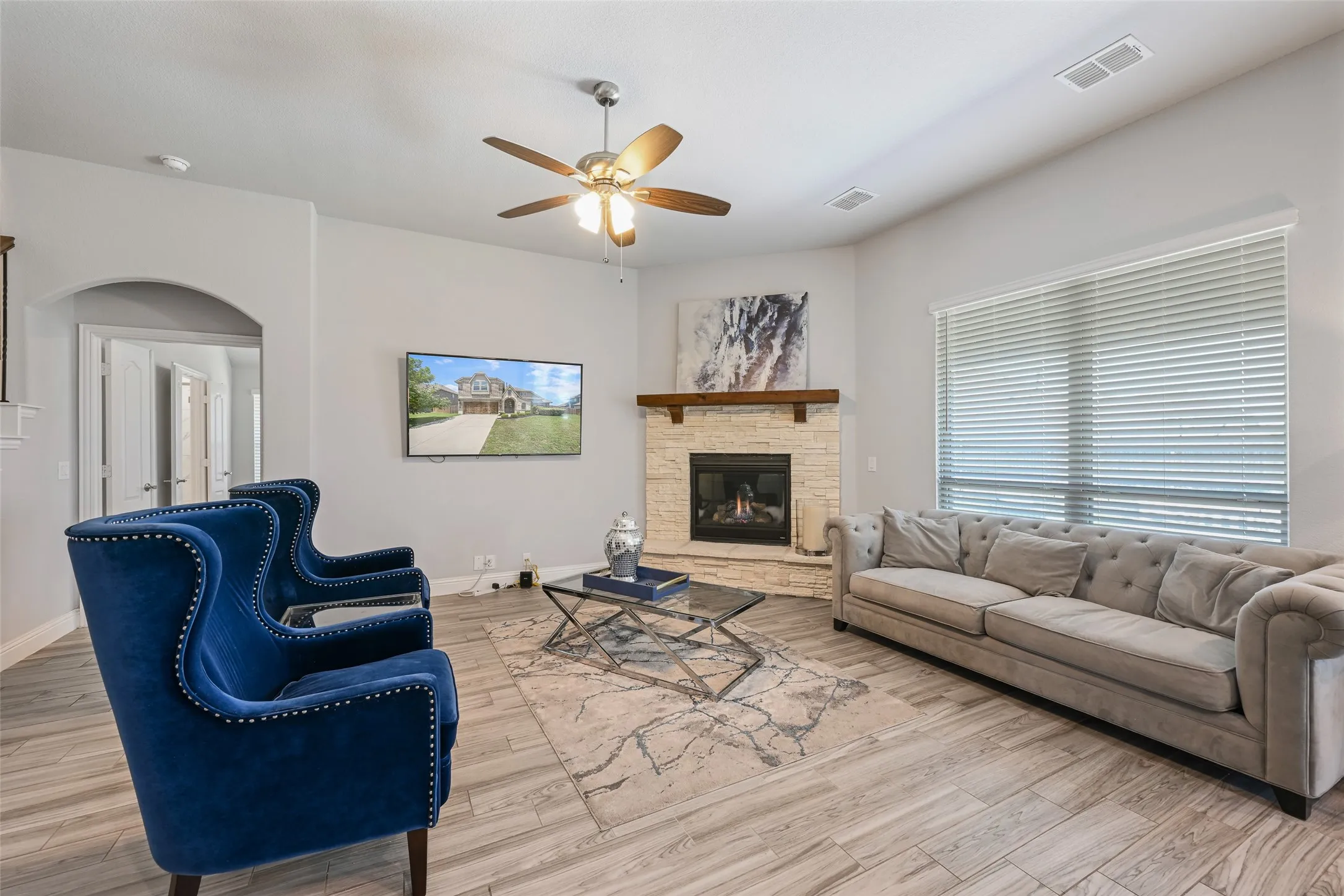 Single Family Residence For Sale in Dallas County , 933 Vista Lane, De Soto, Texas 75115, 5 Bedroom, 3 Bathroom, 2 Garage spaces, 3,229 Sqft, built in 2020, mls#21269445, Real Estate Agent in De Soto, Homes For Sale in Dallas county, Homes For Sale in De Soto, Realtor in De Soto Texas, Real Estate Brokerage Independent Realty Texas, Luminita Cordes Realtor