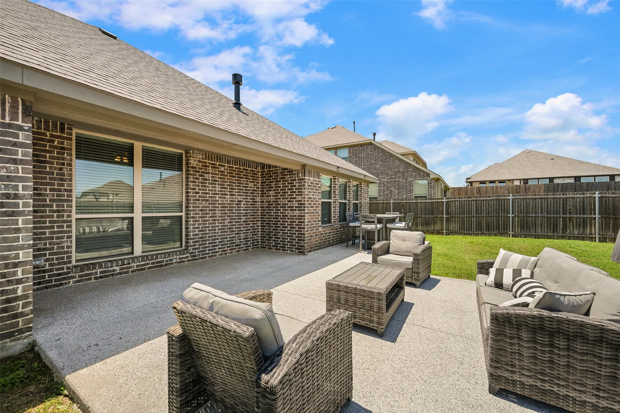 Single Family Residence For Sale in Dallas County , 933 Vista Lane, De Soto, Texas 75115, 5 Bedroom, 3 Bathroom, 2 Garage spaces, 3,229 Sqft, built in 2020, mls#21269445, Real Estate Agent in De Soto, Homes For Sale in Dallas county, Homes For Sale in De Soto, Realtor in De Soto Texas, Real Estate Brokerage Independent Realty Texas, Luminita Cordes Realtor