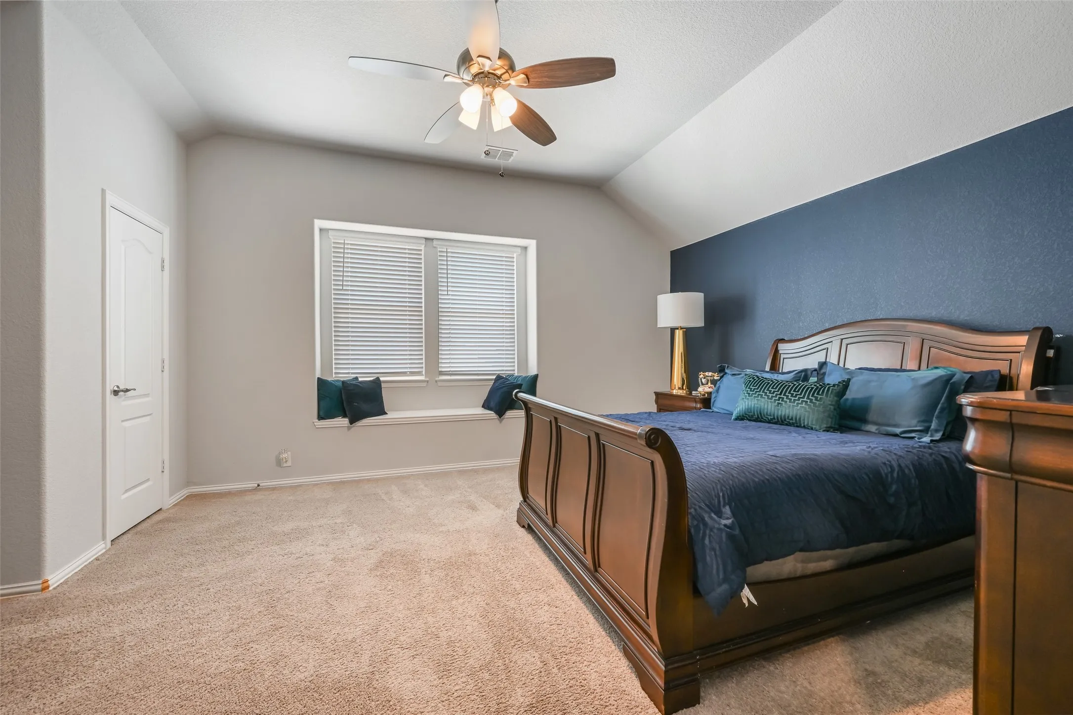 Single Family Residence For Sale in Dallas County , 933 Vista Lane, De Soto, Texas 75115, 5 Bedroom, 3 Bathroom, 2 Garage spaces, 3,229 Sqft, built in 2020, mls#21269445, Real Estate Agent in De Soto, Homes For Sale in Dallas county, Homes For Sale in De Soto, Realtor in De Soto Texas, Real Estate Brokerage Independent Realty Texas, Luminita Cordes Realtor