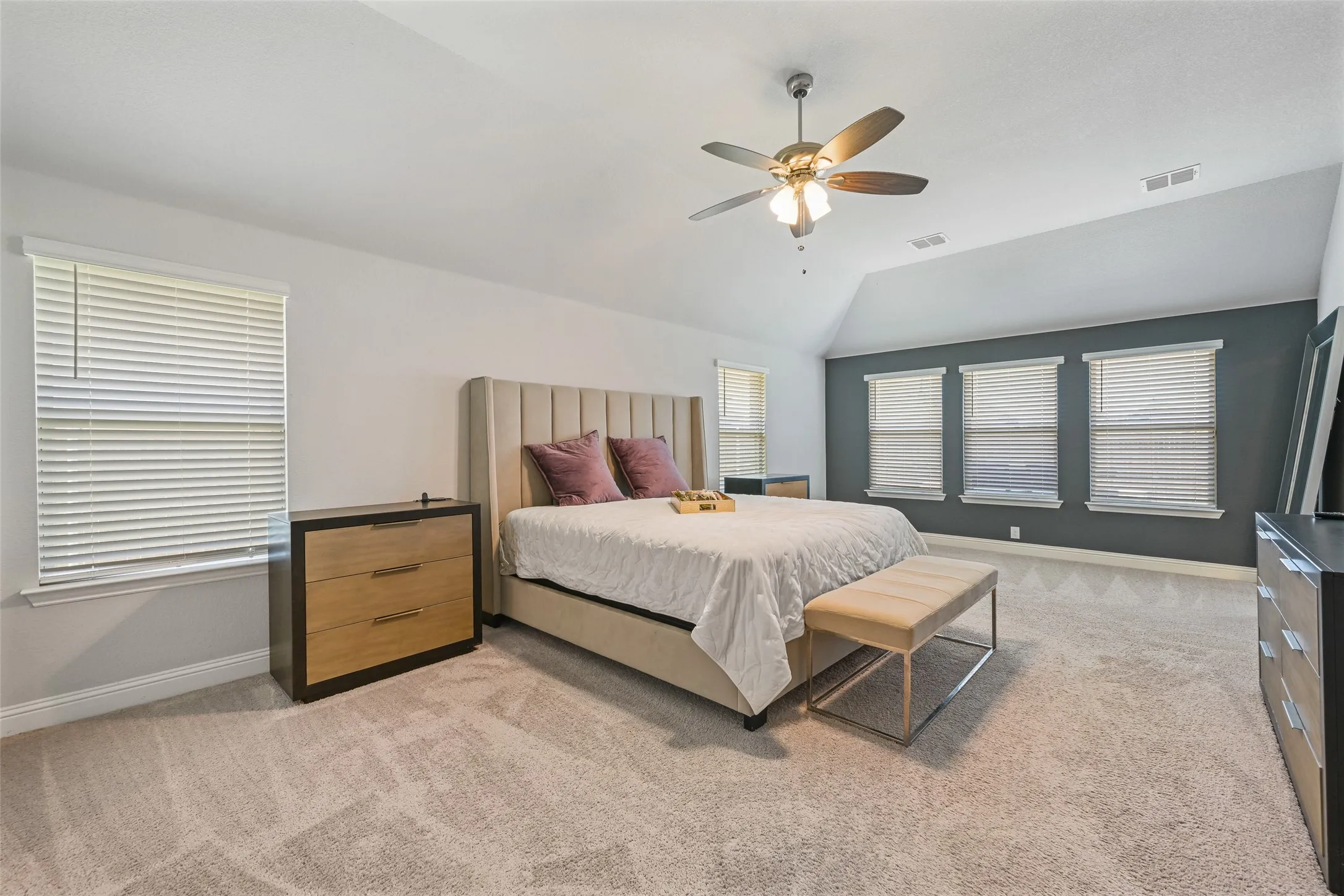 Single Family Residence For Sale in Dallas County , 933 Vista Lane, De Soto, Texas 75115, 5 Bedroom, 3 Bathroom, 2 Garage spaces, 3,229 Sqft, built in 2020, mls#21269445, Real Estate Agent in De Soto, Homes For Sale in Dallas county, Homes For Sale in De Soto, Realtor in De Soto Texas, Real Estate Brokerage Independent Realty Texas, Luminita Cordes Realtor