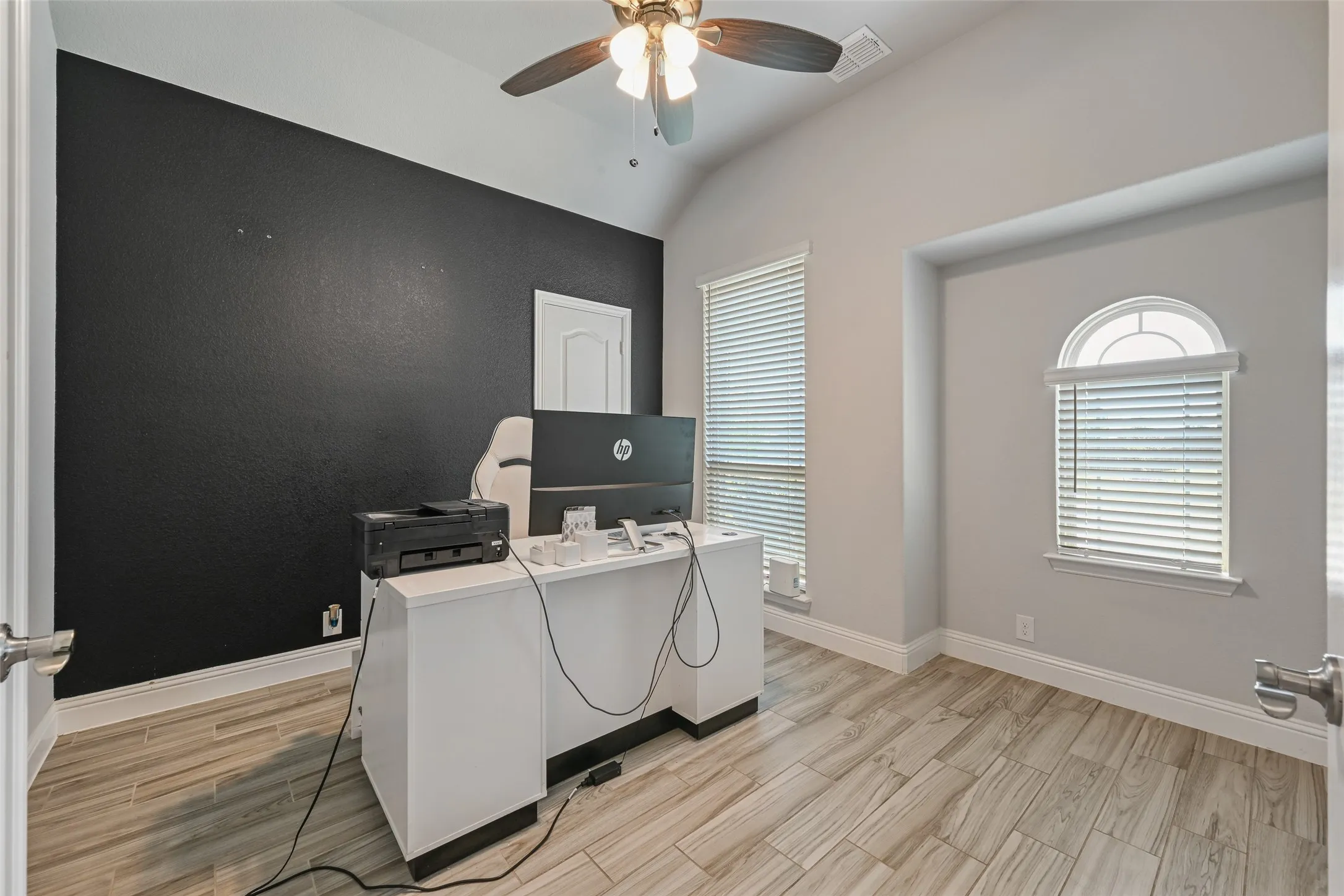 Single Family Residence For Sale in Dallas County , 933 Vista Lane, De Soto, Texas 75115, 5 Bedroom, 3 Bathroom, 2 Garage spaces, 3,229 Sqft, built in 2020, mls#21269445, Real Estate Agent in De Soto, Homes For Sale in Dallas county, Homes For Sale in De Soto, Realtor in De Soto Texas, Real Estate Brokerage Independent Realty Texas, Luminita Cordes Realtor