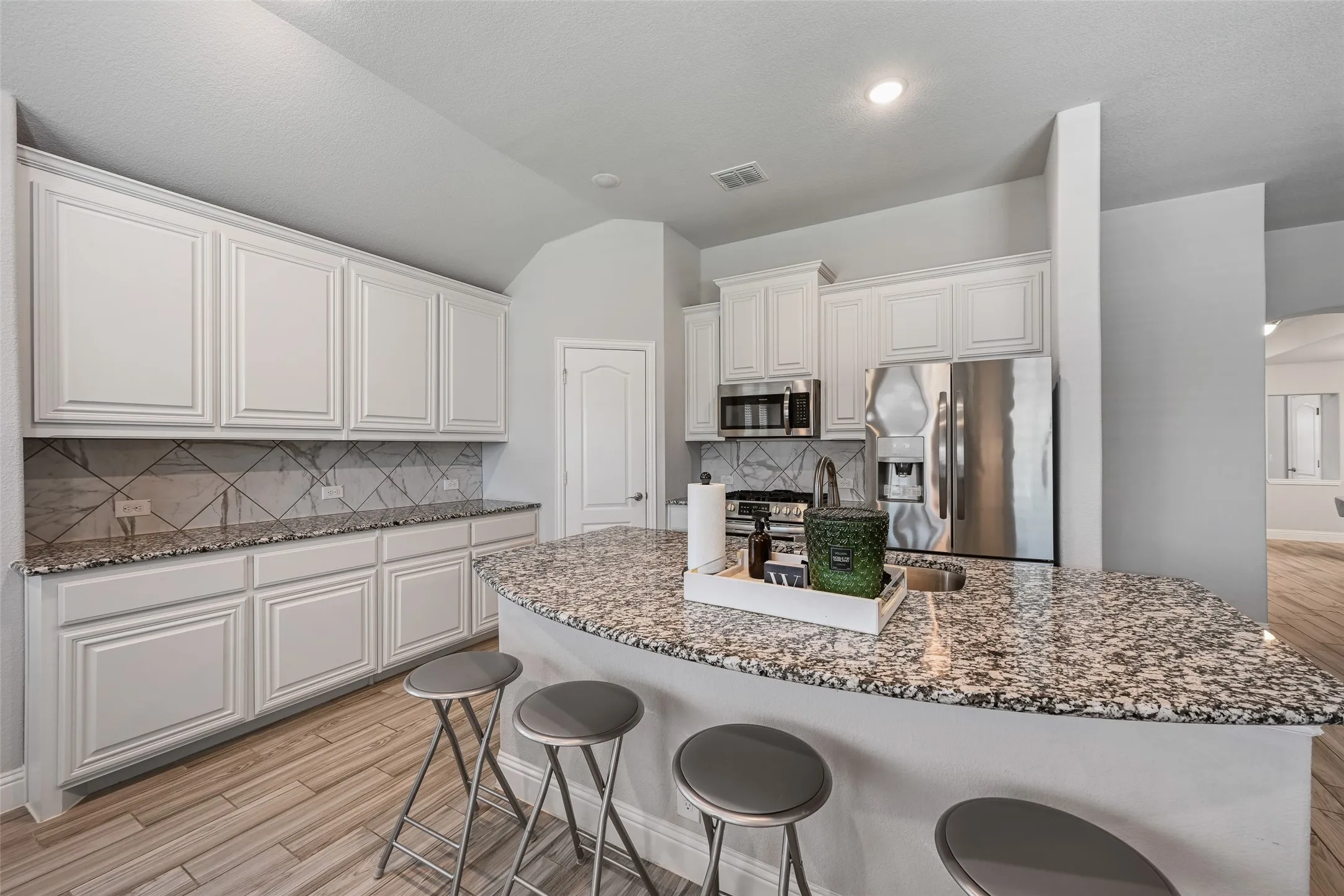 Single Family Residence For Sale in Dallas County , 933 Vista Lane, De Soto, Texas 75115, 5 Bedroom, 3 Bathroom, 2 Garage spaces, 3,229 Sqft, built in 2020, mls#21269445, Real Estate Agent in De Soto, Homes For Sale in Dallas county, Homes For Sale in De Soto, Realtor in De Soto Texas, Real Estate Brokerage Independent Realty Texas, Luminita Cordes Realtor