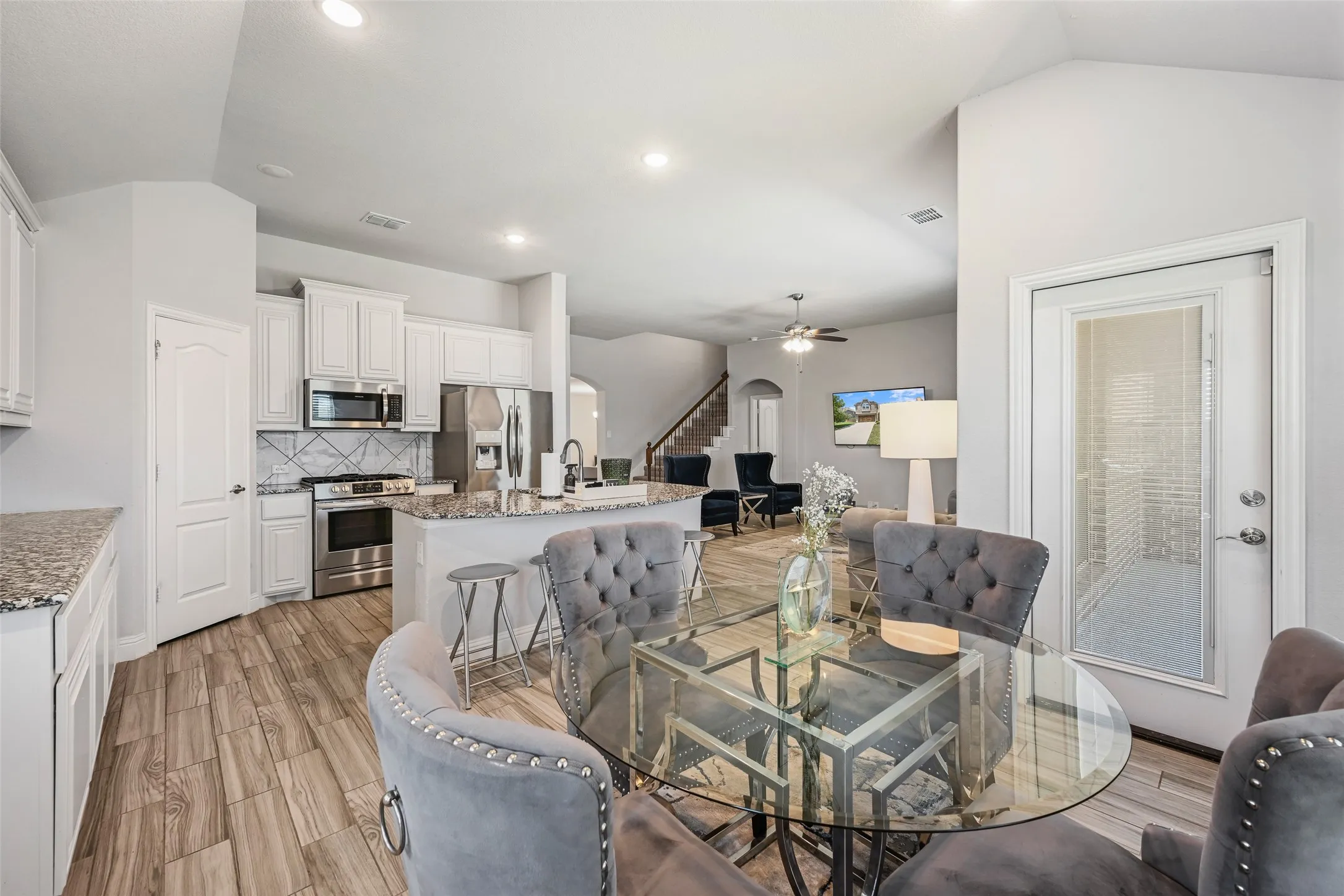 Single Family Residence For Sale in Dallas County , 933 Vista Lane, De Soto, Texas 75115, 5 Bedroom, 3 Bathroom, 2 Garage spaces, 3,229 Sqft, built in 2020, mls#21269445, Real Estate Agent in De Soto, Homes For Sale in Dallas county, Homes For Sale in De Soto, Realtor in De Soto Texas, Real Estate Brokerage Independent Realty Texas, Luminita Cordes Realtor