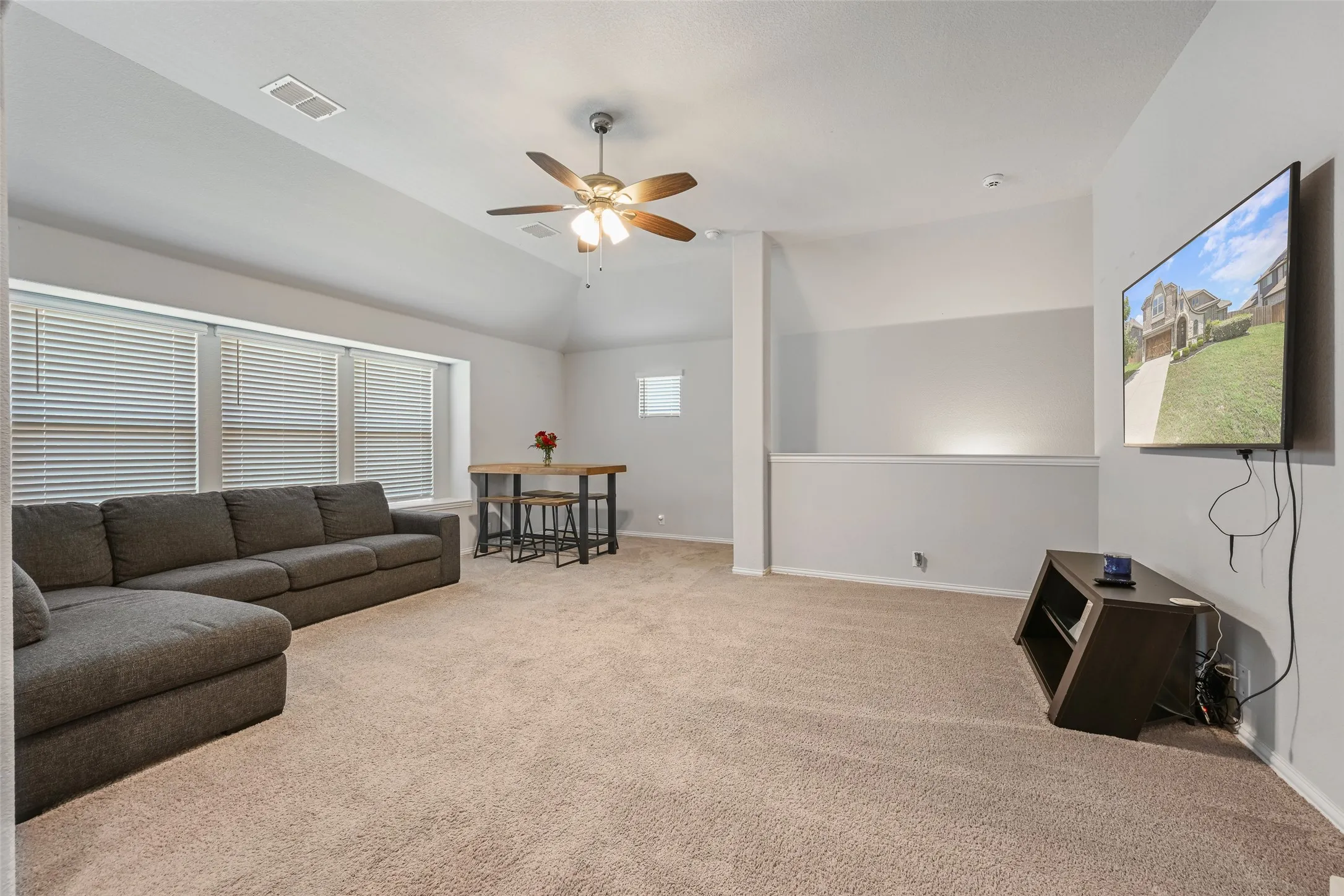 Single Family Residence For Sale in Dallas County , 933 Vista Lane, De Soto, Texas 75115, 5 Bedroom, 3 Bathroom, 2 Garage spaces, 3,229 Sqft, built in 2020, mls#21269445, Real Estate Agent in De Soto, Homes For Sale in Dallas county, Homes For Sale in De Soto, Realtor in De Soto Texas, Real Estate Brokerage Independent Realty Texas, Luminita Cordes Realtor