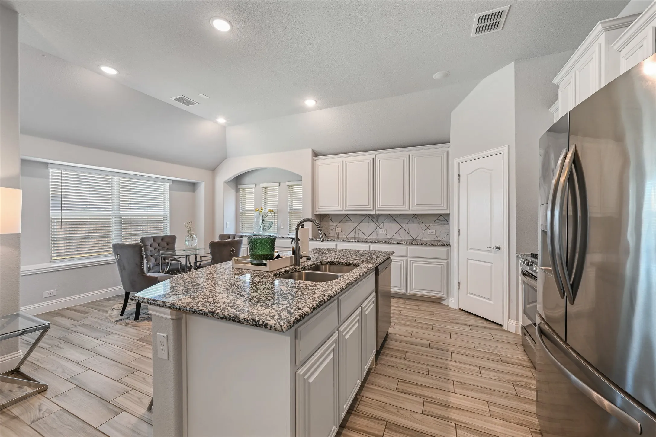 Single Family Residence For Sale in Dallas County , 933 Vista Lane, De Soto, Texas 75115, 5 Bedroom, 3 Bathroom, 2 Garage spaces, 3,229 Sqft, built in 2020, mls#21269445, Real Estate Agent in De Soto, Homes For Sale in Dallas county, Homes For Sale in De Soto, Realtor in De Soto Texas, Real Estate Brokerage Independent Realty Texas, Luminita Cordes Realtor