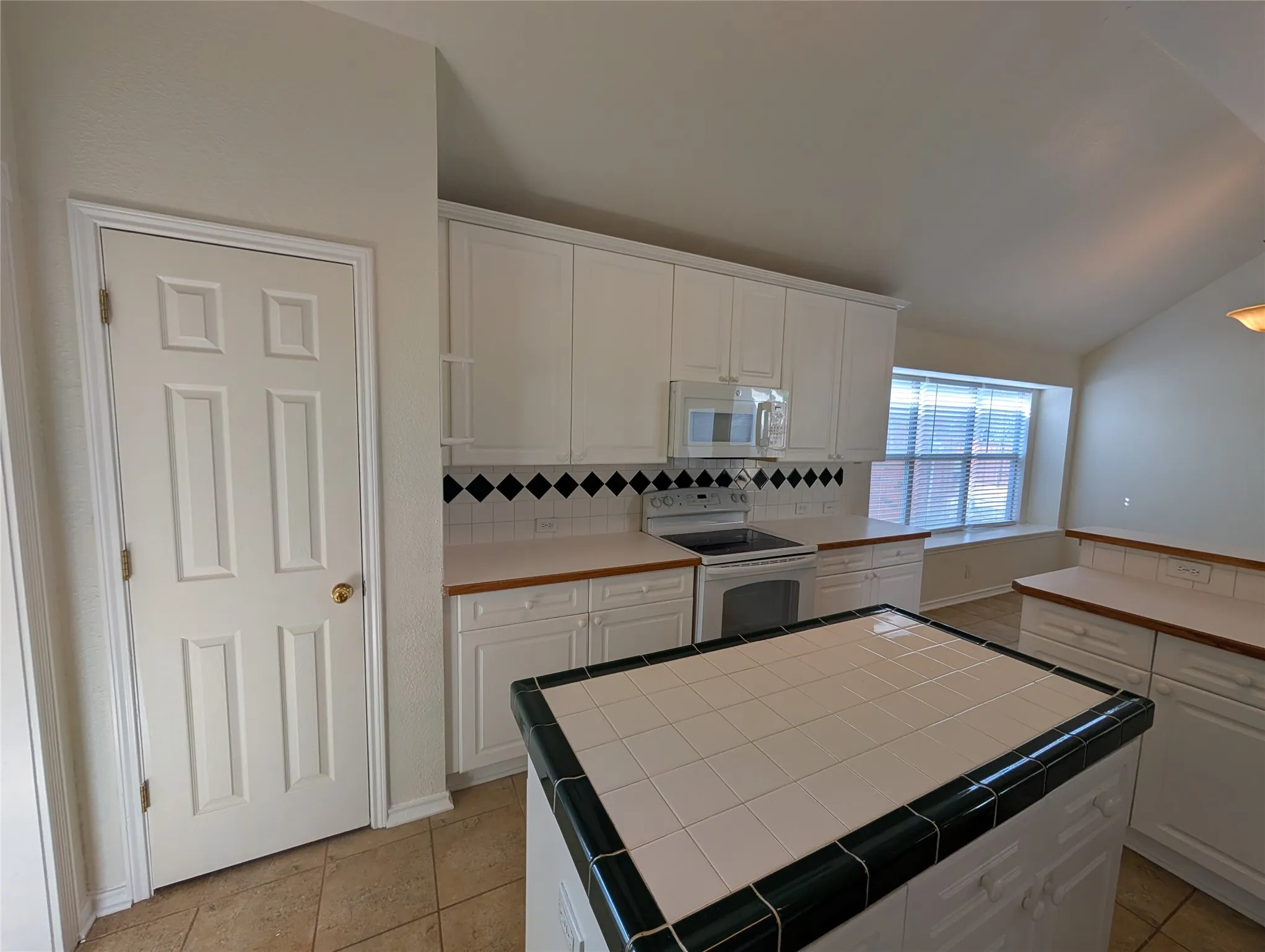 Single Family Residence For Sale in Collin County , 4321 Brinker Court, Plano, Texas 75024, 3 Bedroom, 2 Bathroom, 2 Garage spaces, 2,103 Sqft, built in 1996, mls#21268376, Real Estate Agent in Plano, Homes For Sale in Collin county, Homes For Sale in Plano, Realtor in Plano Texas, Real Estate Brokerage Independent Realty Texas, Luminita Cordes Realtor