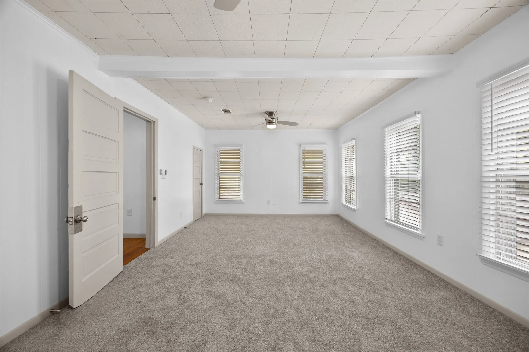 Single Family Residence For Sale in Ellis County , 401 N Dallas Street, Ennis, Texas 75119, 5 Bedroom, 2 Bathroom, 2 Garage spaces, 3,213 Sqft, built in 1931, mls#21236877, Real Estate Agent in Ennis, Homes For Sale in Ellis county, Homes For Sale in Ennis, Realtor in Ennis Texas, Real Estate Brokerage Independent Realty Texas, Luminita Cordes Realtor