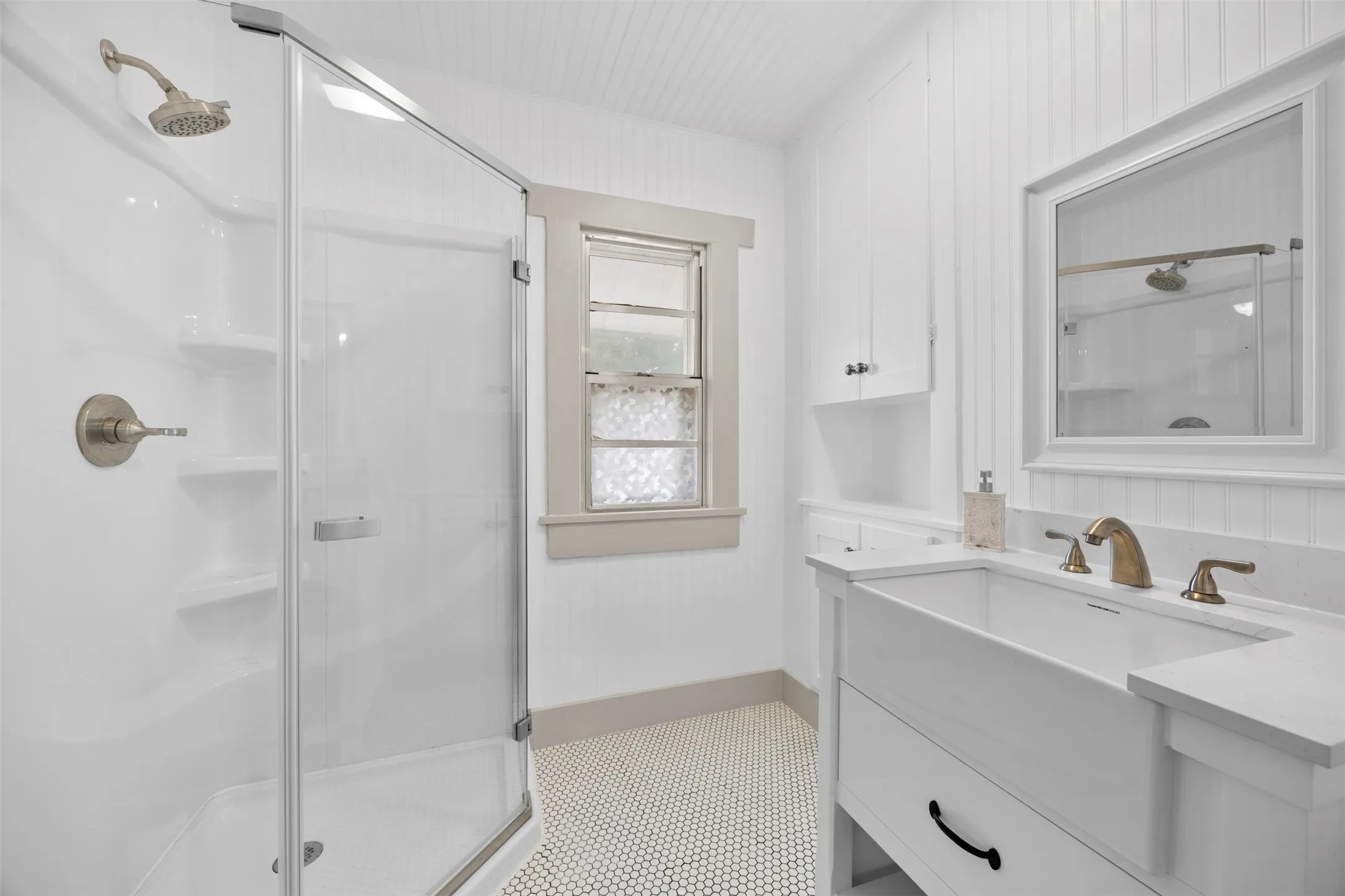 Single Family Residence For Sale in Ellis County , 401 N Dallas Street, Ennis, Texas 75119, 5 Bedroom, 2 Bathroom, 2 Garage spaces, 3,213 Sqft, built in 1931, mls#21236877, Real Estate Agent in Ennis, Homes For Sale in Ellis county, Homes For Sale in Ennis, Realtor in Ennis Texas, Real Estate Brokerage Independent Realty Texas, Luminita Cordes Realtor