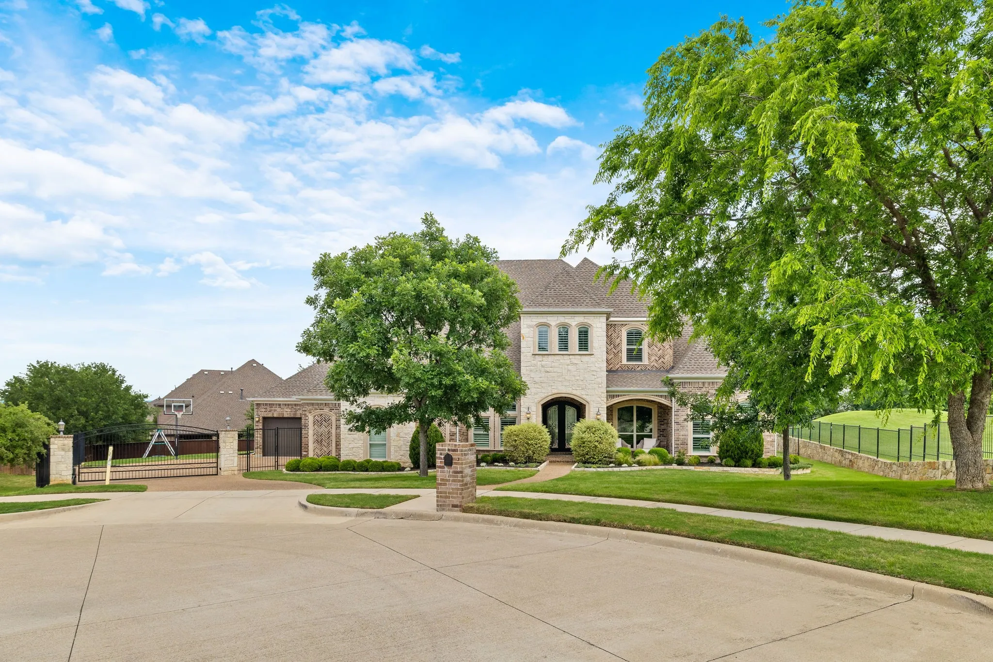 Single Family Residence For Sale in Denton County , 351 Becket Place, Trophy Club, Texas 76262, 5 Bedrooms, 7 Bathrooms, 4 Garage spaces, 5,117 Sqft, built in 2015, Price $1,695,000, mls#21269022, Real Estate Agent in Trophy Club, Homes For Sale in Denton county, Homes For Sale in Trophy Club, Realtor in Trophy Club Texas, Real Estate Brokerage Independent Realty Texas, Luminita Cordes Realtor