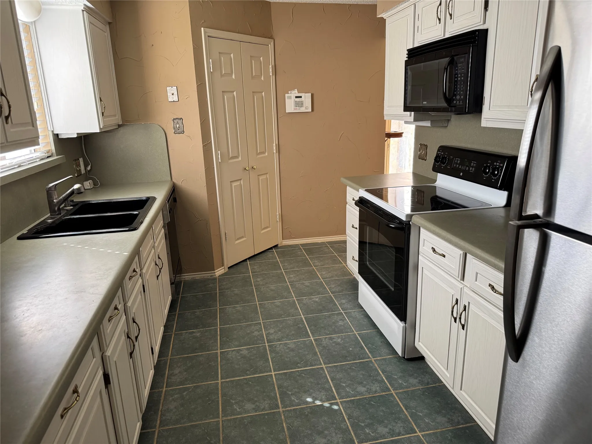 Single Family Residence For Rent in Tarrant County , 55 Morrow Drive, Bedford, Texas 76021, 2 Bedroom, 2 Bathroom, 2 Garage spaces, 1,609 Sqft, built in 1983, mls#21269075, Real Estate Agent in Bedford, Homes For Rent in Tarrant county, Homes For Rent in Bedford, Realtor in Bedford Texas, Real Estate Brokerage Independent Realty Texas, Luminita Cordes Realtor