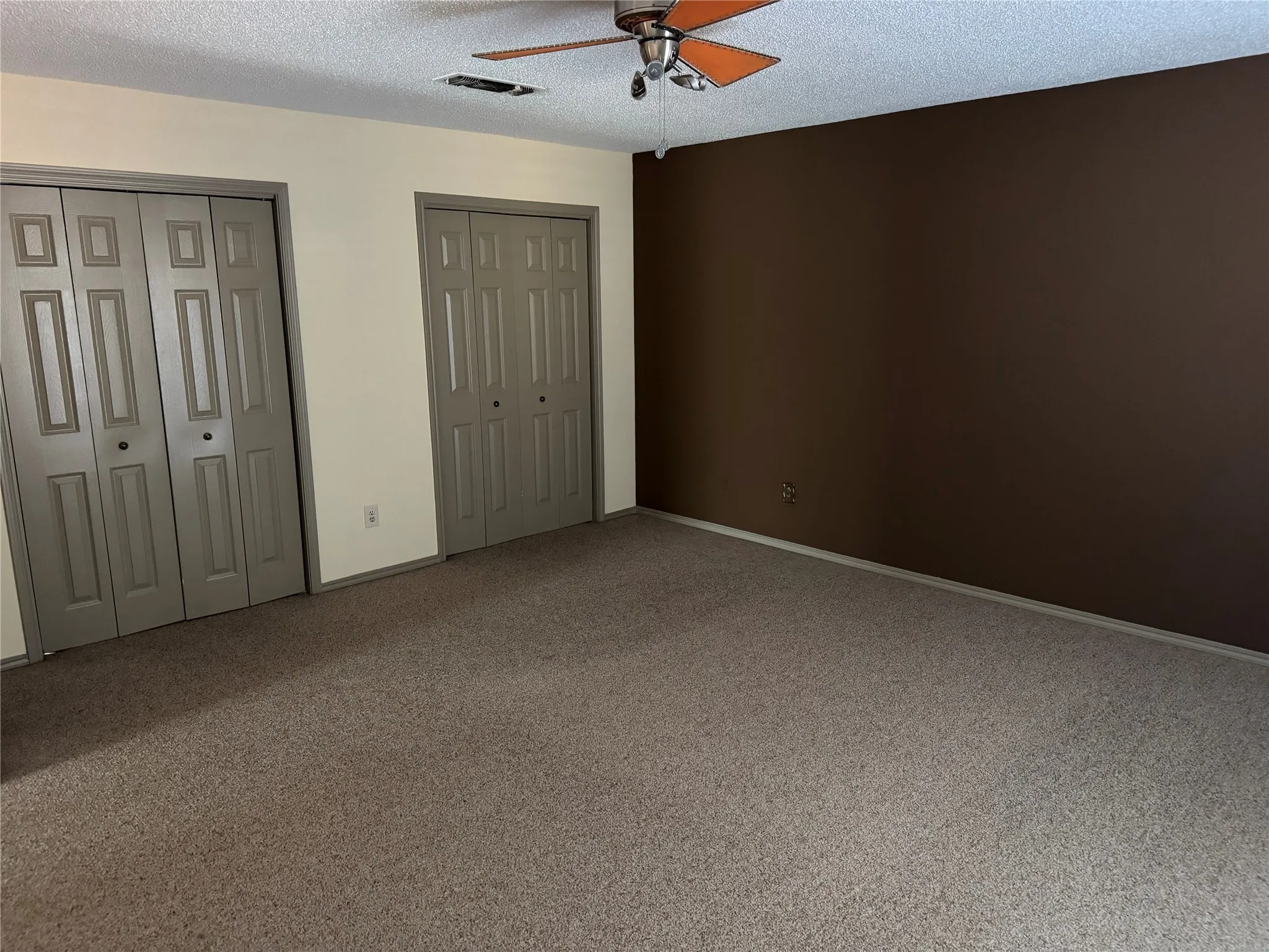 Single Family Residence For Rent in Tarrant County , 55 Morrow Drive, Bedford, Texas 76021, 2 Bedroom, 2 Bathroom, 2 Garage spaces, 1,609 Sqft, built in 1983, mls#21269075, Real Estate Agent in Bedford, Homes For Rent in Tarrant county, Homes For Rent in Bedford, Realtor in Bedford Texas, Real Estate Brokerage Independent Realty Texas, Luminita Cordes Realtor