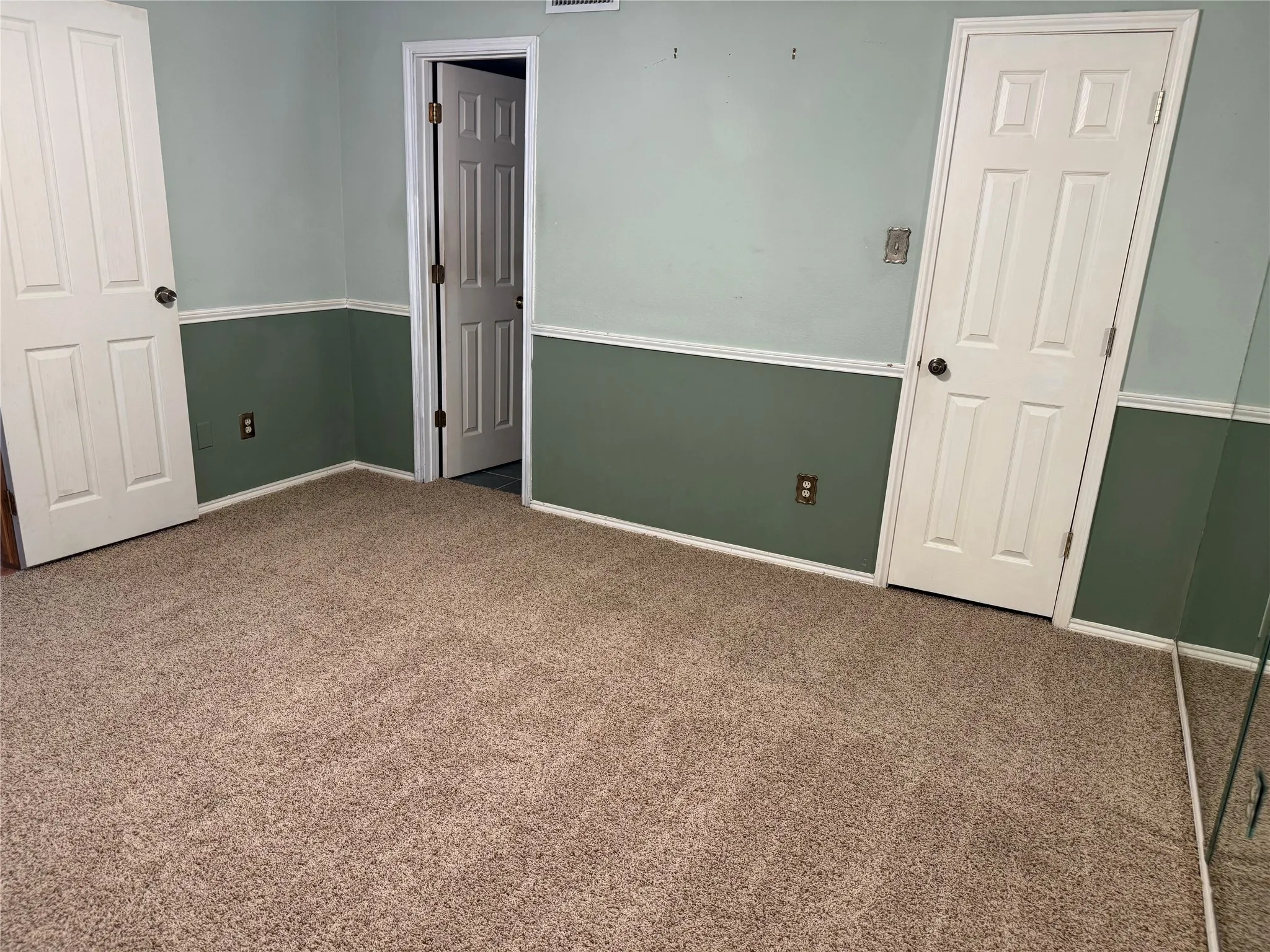 Single Family Residence For Rent in Tarrant County , 55 Morrow Drive, Bedford, Texas 76021, 2 Bedroom, 2 Bathroom, 2 Garage spaces, 1,609 Sqft, built in 1983, mls#21269075, Real Estate Agent in Bedford, Homes For Rent in Tarrant county, Homes For Rent in Bedford, Realtor in Bedford Texas, Real Estate Brokerage Independent Realty Texas, Luminita Cordes Realtor