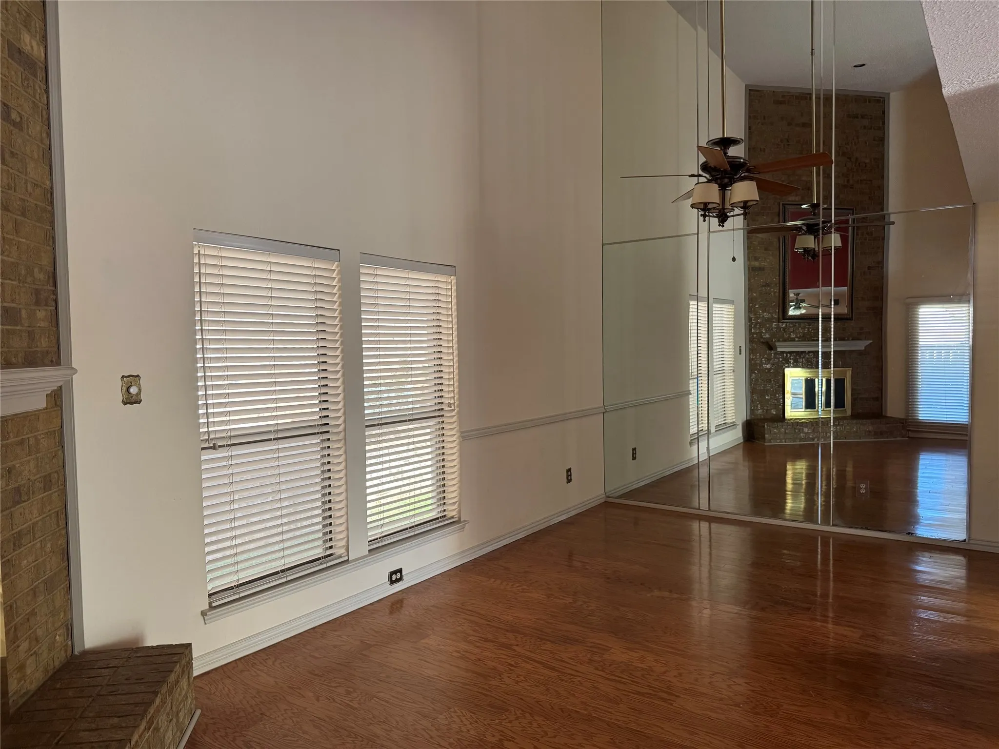 Single Family Residence For Rent in Tarrant County , 55 Morrow Drive, Bedford, Texas 76021, 2 Bedroom, 2 Bathroom, 2 Garage spaces, 1,609 Sqft, built in 1983, mls#21269075, Real Estate Agent in Bedford, Homes For Rent in Tarrant county, Homes For Rent in Bedford, Realtor in Bedford Texas, Real Estate Brokerage Independent Realty Texas, Luminita Cordes Realtor