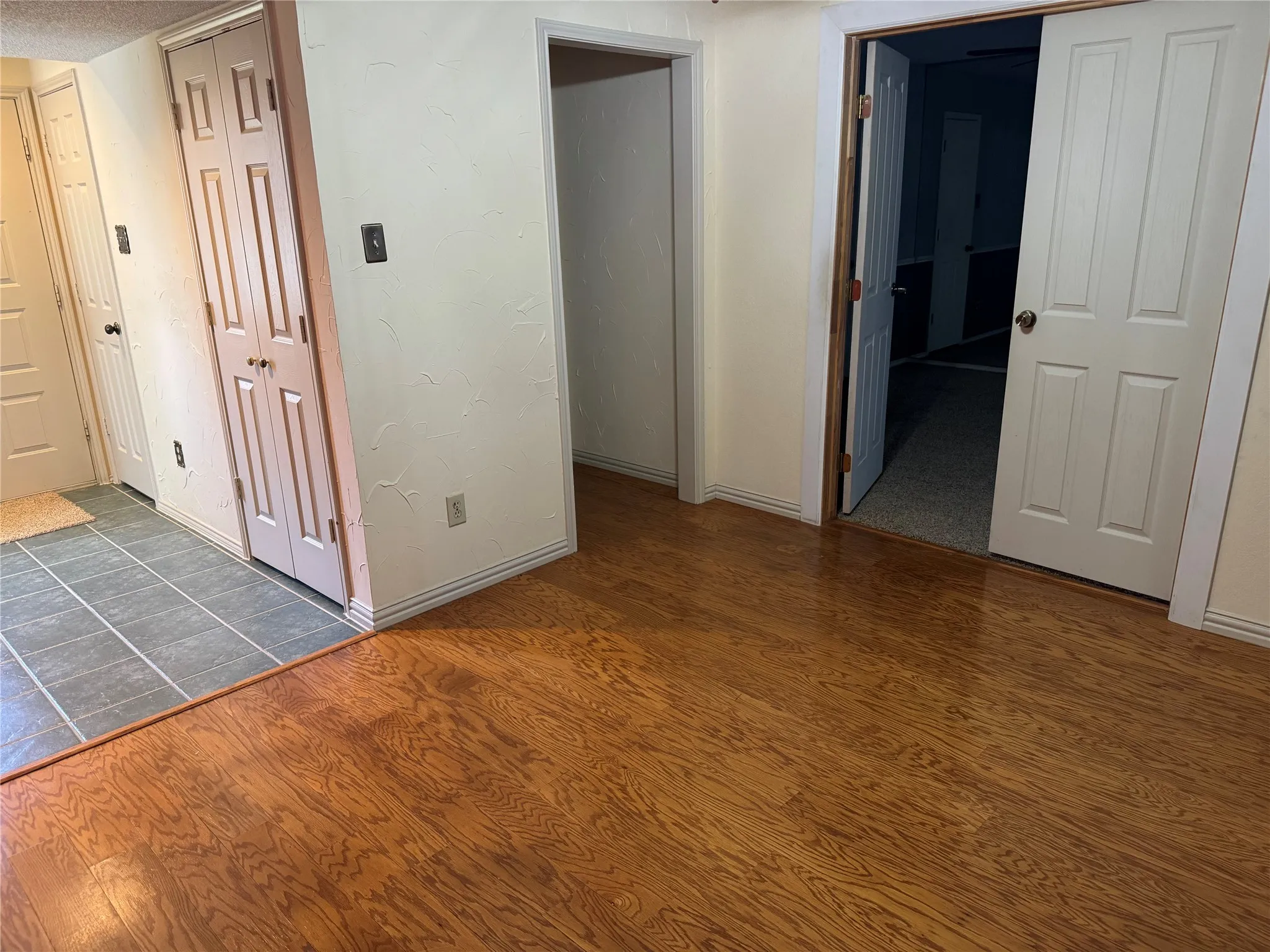 Single Family Residence For Rent in Tarrant County , 55 Morrow Drive, Bedford, Texas 76021, 2 Bedroom, 2 Bathroom, 2 Garage spaces, 1,609 Sqft, built in 1983, mls#21269075, Real Estate Agent in Bedford, Homes For Rent in Tarrant county, Homes For Rent in Bedford, Realtor in Bedford Texas, Real Estate Brokerage Independent Realty Texas, Luminita Cordes Realtor