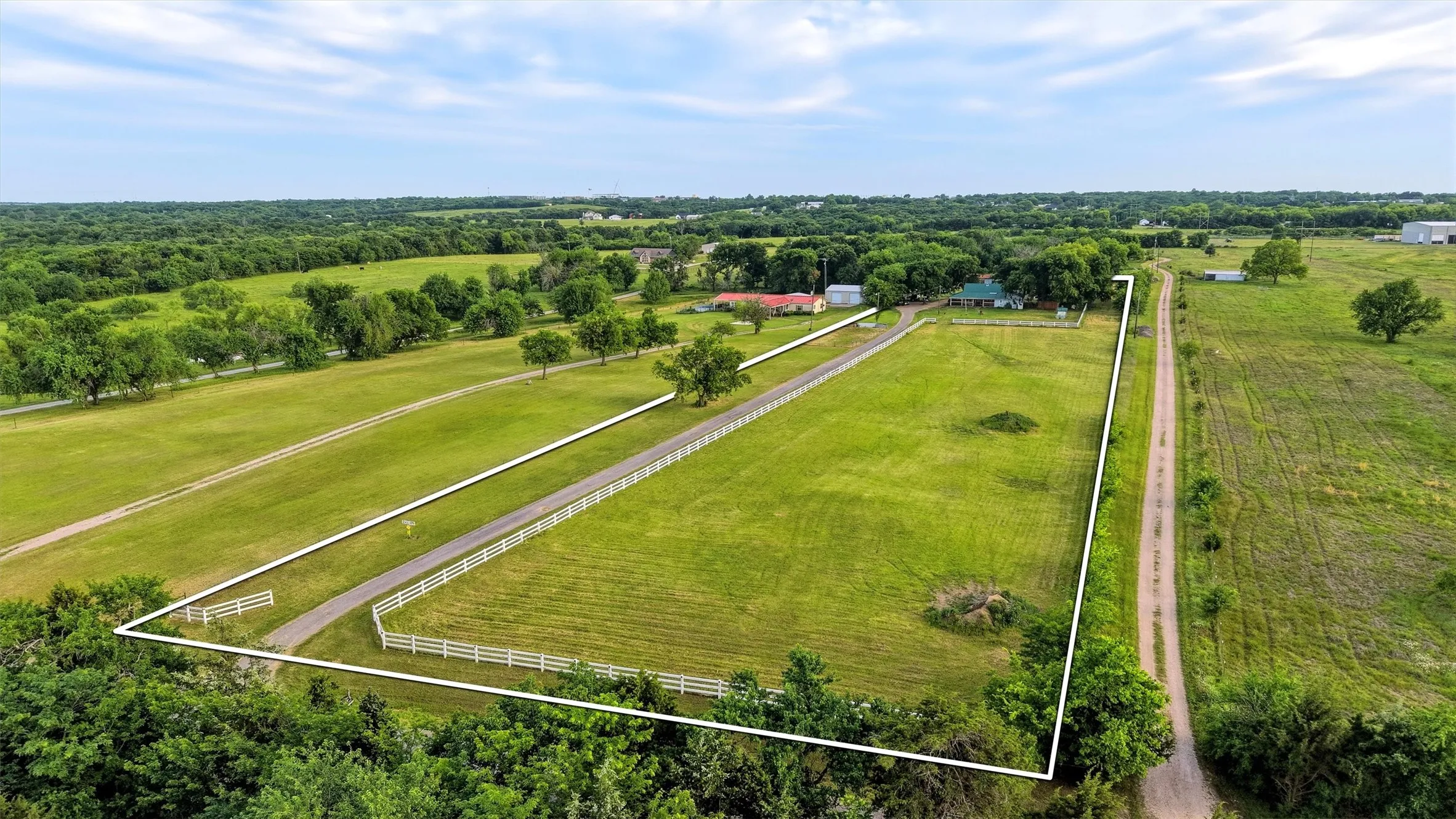 Farm For Sale in Grayson County , 356 Heironimus Lane, Denison, Texas 75020, 3 Bedroom, 3 Bathroom, 4 Garage spaces, 1,568 Sqft, built in 1935, mls#21267961, Real Estate Agent in Denison, Homes For Sale in Grayson county, Homes For Sale in Denison, Realtor in Denison Texas, Real Estate Brokerage Independent Realty Texas, Luminita Cordes Realtor