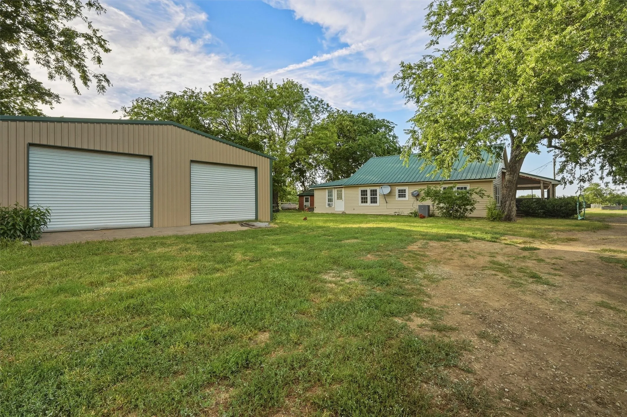 Farm For Sale in Grayson County , 356 Heironimus Lane, Denison, Texas 75020, 3 Bedroom, 3 Bathroom, 4 Garage spaces, 1,568 Sqft, built in 1935, mls#21267961, Real Estate Agent in Denison, Homes For Sale in Grayson county, Homes For Sale in Denison, Realtor in Denison Texas, Real Estate Brokerage Independent Realty Texas, Luminita Cordes Realtor