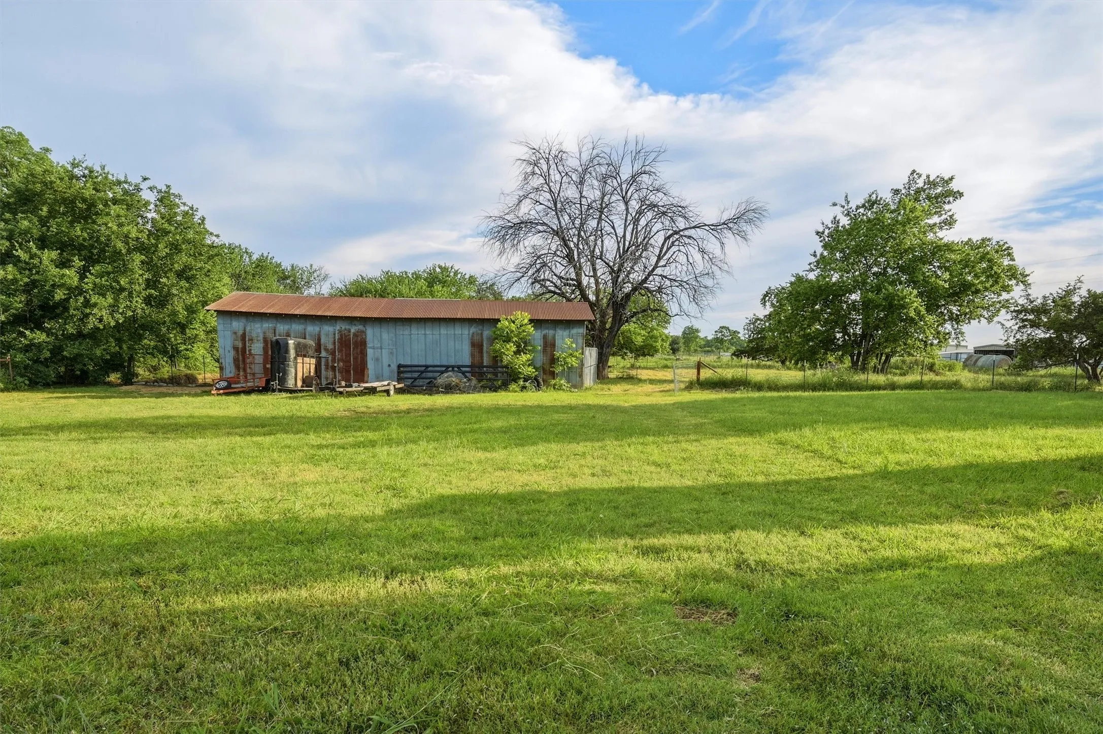 Farm For Sale in Grayson County , 356 Heironimus Lane, Denison, Texas 75020, 3 Bedroom, 3 Bathroom, 4 Garage spaces, 1,568 Sqft, built in 1935, mls#21267961, Real Estate Agent in Denison, Homes For Sale in Grayson county, Homes For Sale in Denison, Realtor in Denison Texas, Real Estate Brokerage Independent Realty Texas, Luminita Cordes Realtor