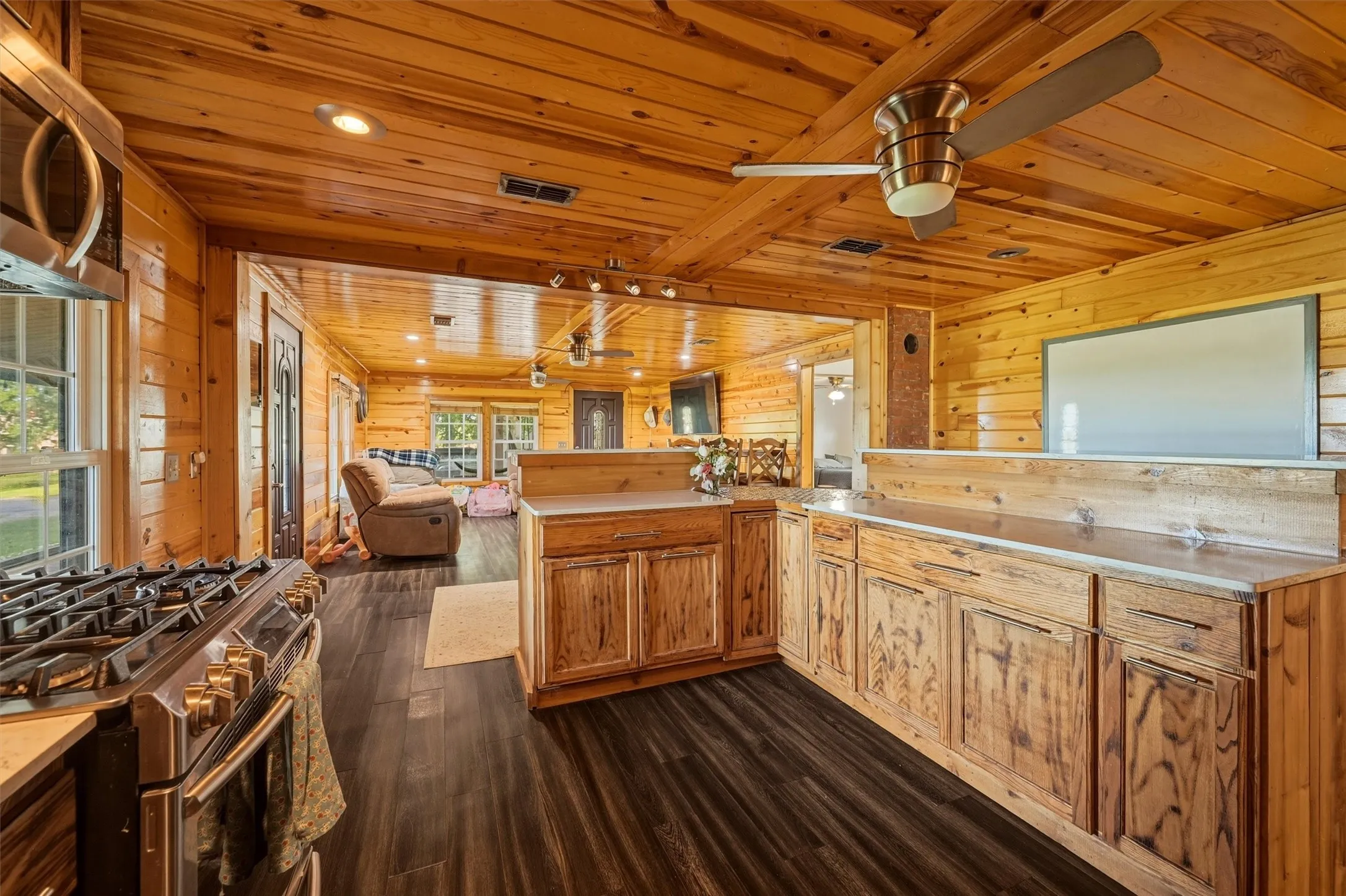 Farm For Sale in Grayson County , 356 Heironimus Lane, Denison, Texas 75020, 3 Bedroom, 3 Bathroom, 4 Garage spaces, 1,568 Sqft, built in 1935, mls#21267961, Real Estate Agent in Denison, Homes For Sale in Grayson county, Homes For Sale in Denison, Realtor in Denison Texas, Real Estate Brokerage Independent Realty Texas, Luminita Cordes Realtor