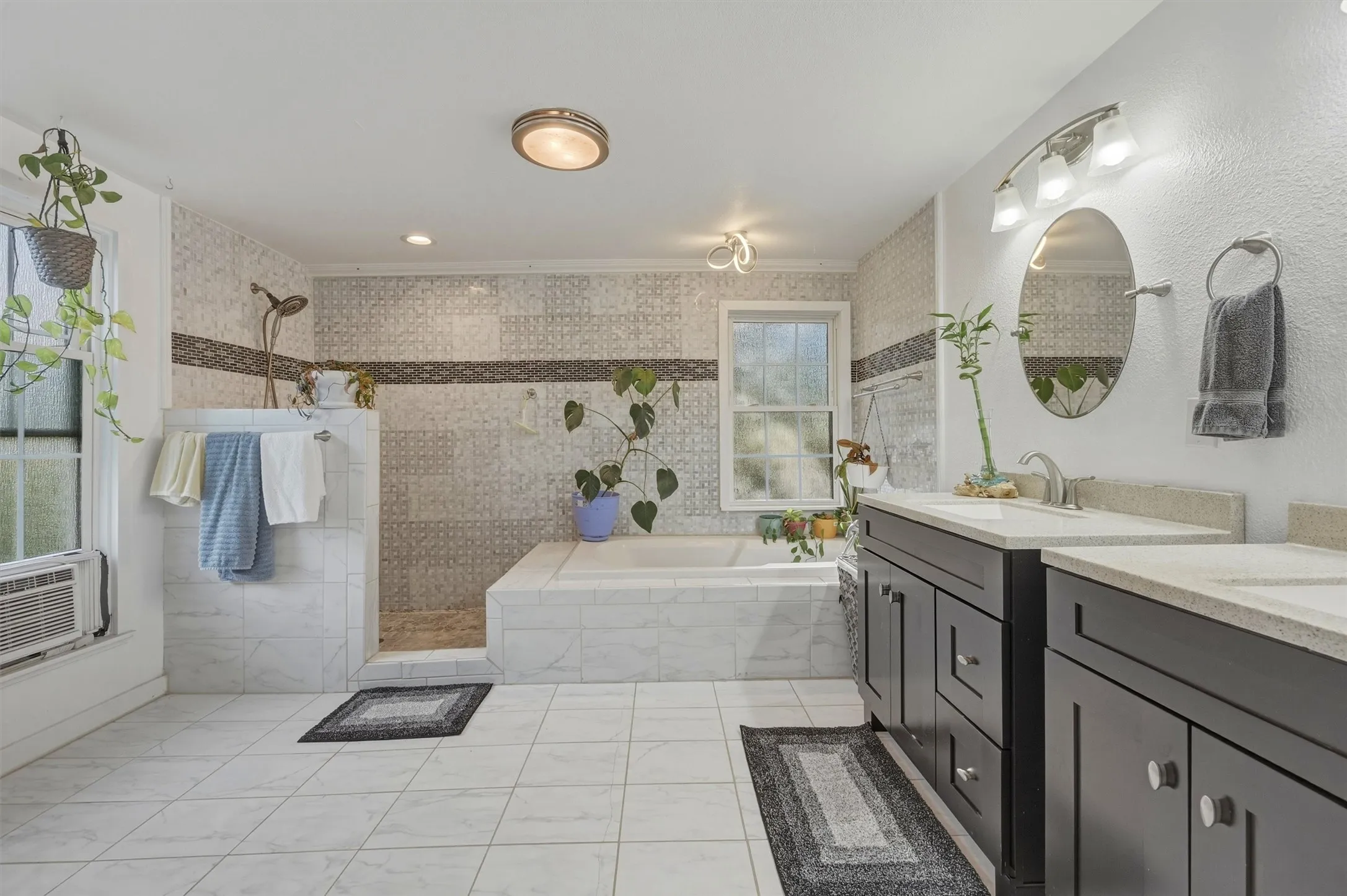 Farm For Sale in Grayson County , 356 Heironimus Lane, Denison, Texas 75020, 3 Bedroom, 3 Bathroom, 4 Garage spaces, 1,568 Sqft, built in 1935, mls#21267961, Real Estate Agent in Denison, Homes For Sale in Grayson county, Homes For Sale in Denison, Realtor in Denison Texas, Real Estate Brokerage Independent Realty Texas, Luminita Cordes Realtor