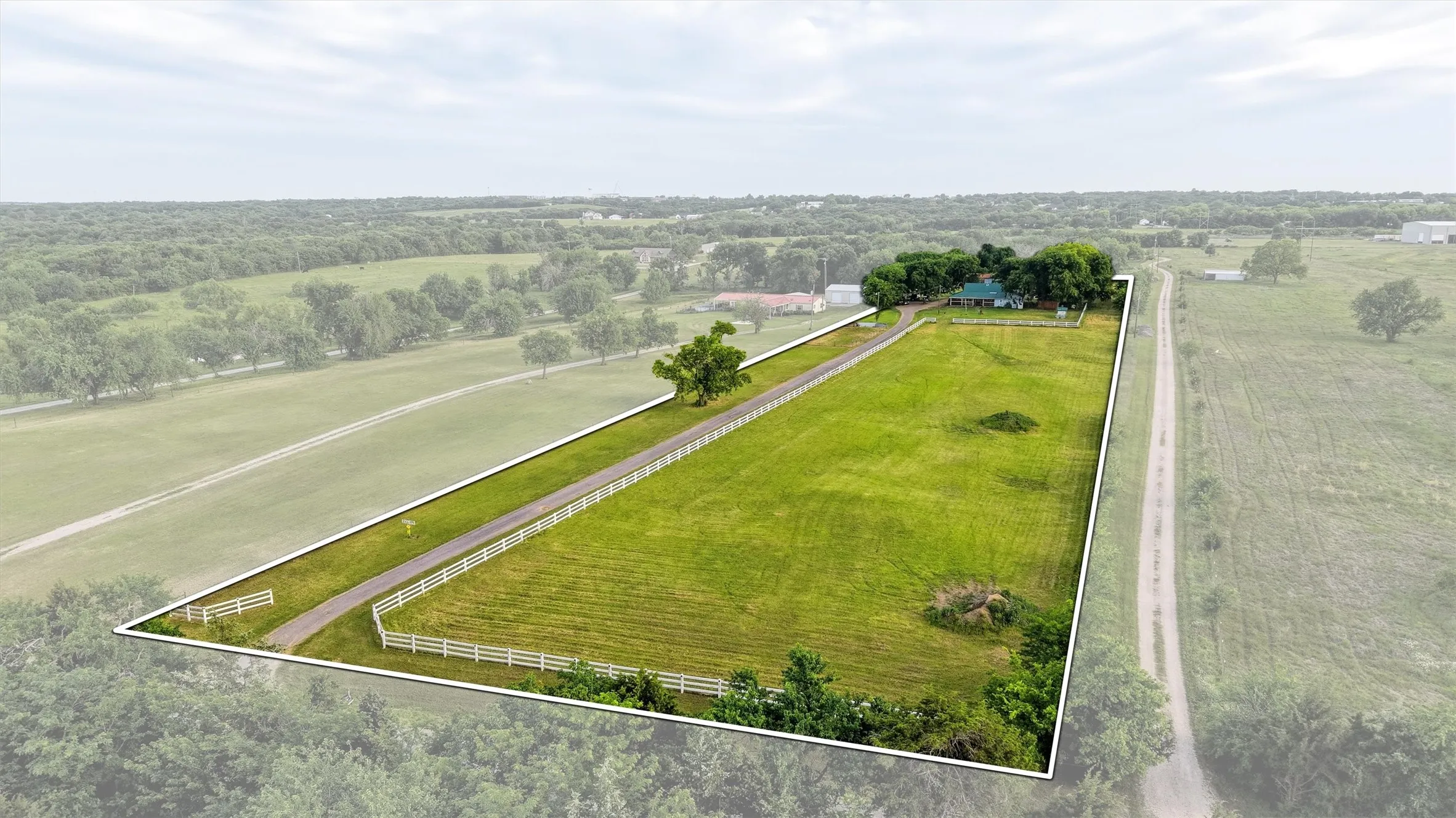 Farm For Sale in Grayson County , 356 Heironimus Lane, Denison, Texas 75020, 3 Bedroom, 3 Bathroom, 4 Garage spaces, 1,568 Sqft, built in 1935, mls#21267961, Real Estate Agent in Denison, Homes For Sale in Grayson county, Homes For Sale in Denison, Realtor in Denison Texas, Real Estate Brokerage Independent Realty Texas, Luminita Cordes Realtor