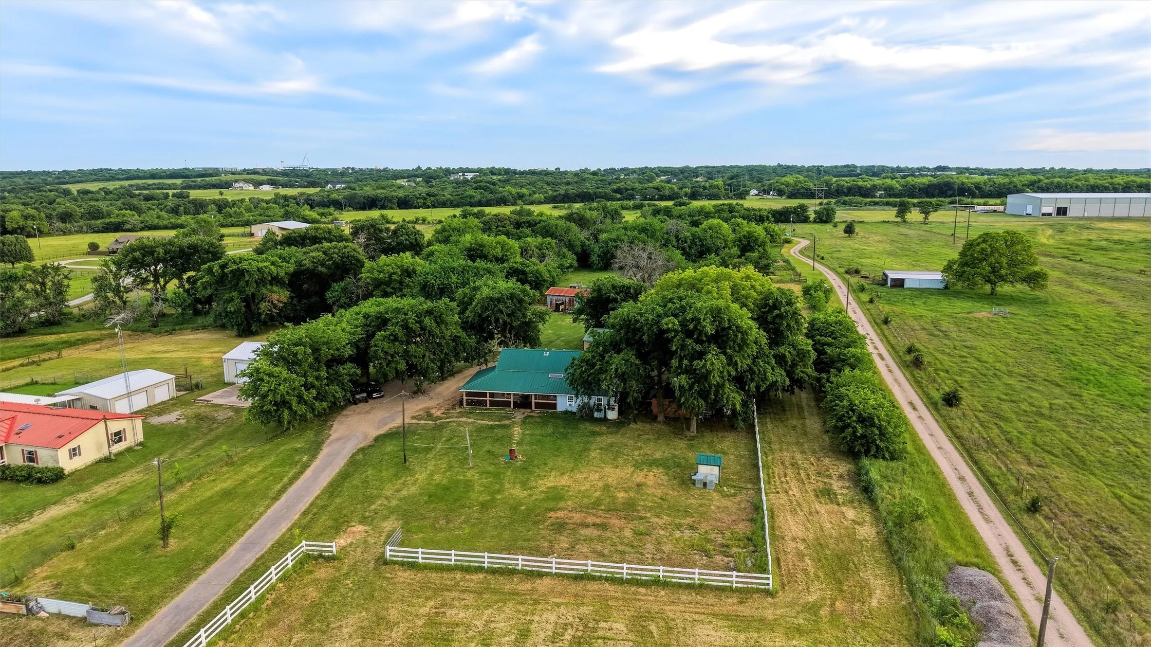 Farm For Sale in Grayson County , 356 Heironimus Lane, Denison, Texas 75020, 3 Bedroom, 3 Bathroom, 4 Garage spaces, 1,568 Sqft, built in 1935, mls#21267961, Real Estate Agent in Denison, Homes For Sale in Grayson county, Homes For Sale in Denison, Realtor in Denison Texas, Real Estate Brokerage Independent Realty Texas, Luminita Cordes Realtor