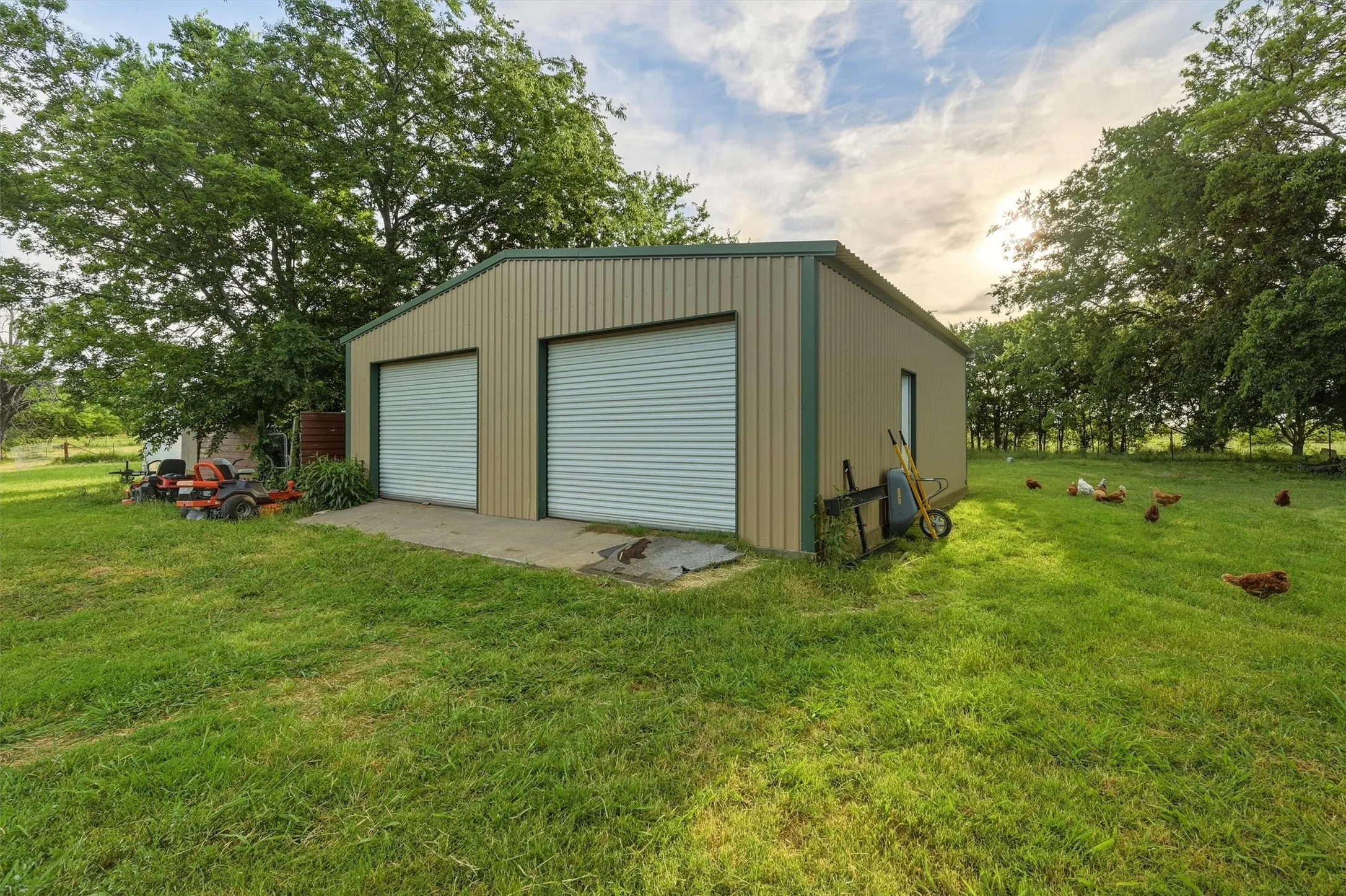Farm For Sale in Grayson County , 356 Heironimus Lane, Denison, Texas 75020, 3 Bedroom, 3 Bathroom, 4 Garage spaces, 1,568 Sqft, built in 1935, mls#21267961, Real Estate Agent in Denison, Homes For Sale in Grayson county, Homes For Sale in Denison, Realtor in Denison Texas, Real Estate Brokerage Independent Realty Texas, Luminita Cordes Realtor