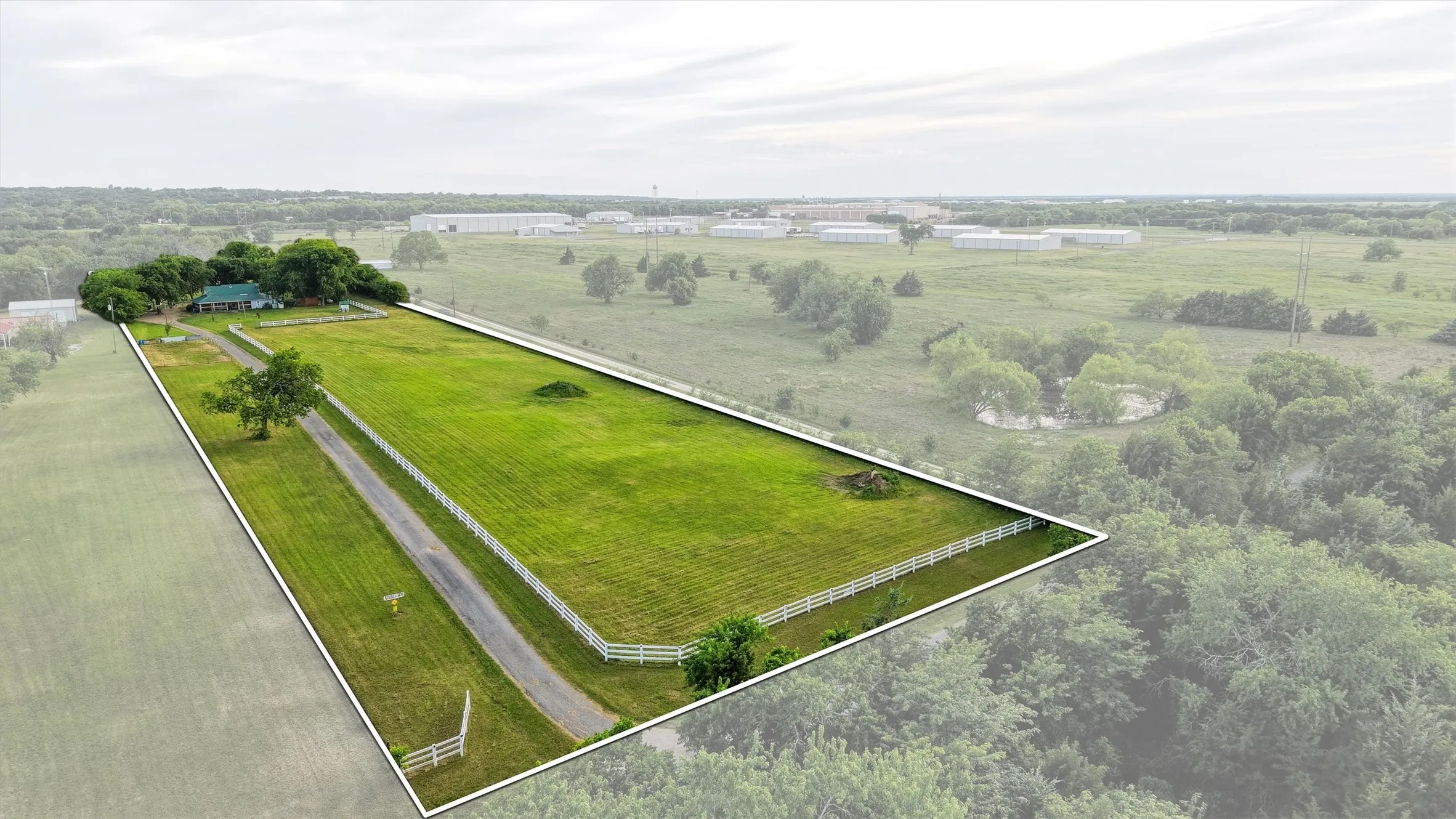 Farm For Sale in Grayson County , 356 Heironimus Lane, Denison, Texas 75020, 3 Bedroom, 3 Bathroom, 4 Garage spaces, 1,568 Sqft, built in 1935, mls#21267961, Real Estate Agent in Denison, Homes For Sale in Grayson county, Homes For Sale in Denison, Realtor in Denison Texas, Real Estate Brokerage Independent Realty Texas, Luminita Cordes Realtor