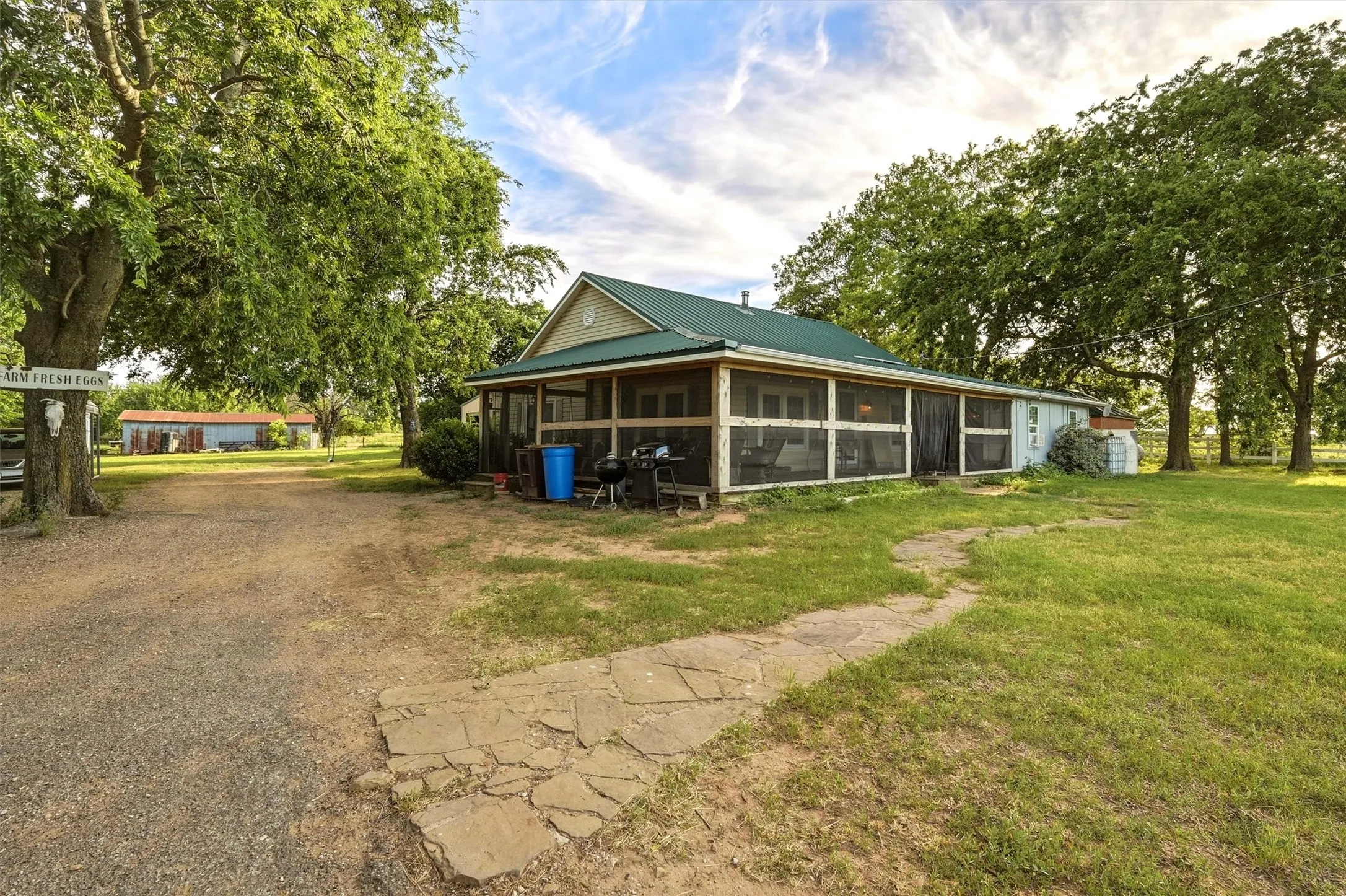 Farm For Sale in Grayson County , 356 Heironimus Lane, Denison, Texas 75020, 3 Bedroom, 3 Bathroom, 4 Garage spaces, 1,568 Sqft, built in 1935, mls#21267961, Real Estate Agent in Denison, Homes For Sale in Grayson county, Homes For Sale in Denison, Realtor in Denison Texas, Real Estate Brokerage Independent Realty Texas, Luminita Cordes Realtor